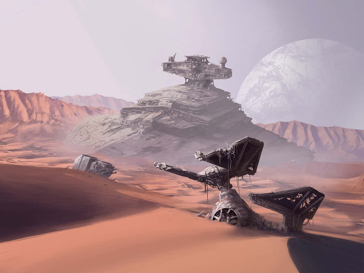 Jakku 桌布 壁紙 — 一艘巨大的星際毀滅者停泊在沙漠台地頂部，一顆行星在朦朧的天空中隱現，下方散落著殘骸。