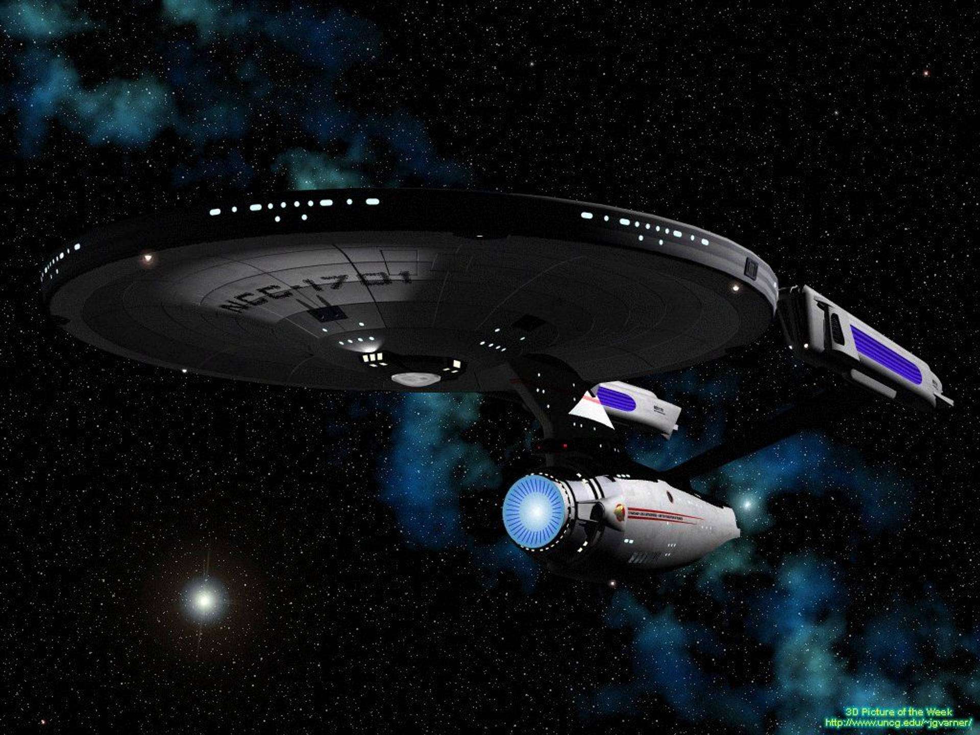 一艘星艦穿越奇幻新世界 壁紙 — 一艘帶有發光藍色引擎的星艦，在充滿青綠色星雲和遙遠恆星的星域中航行。