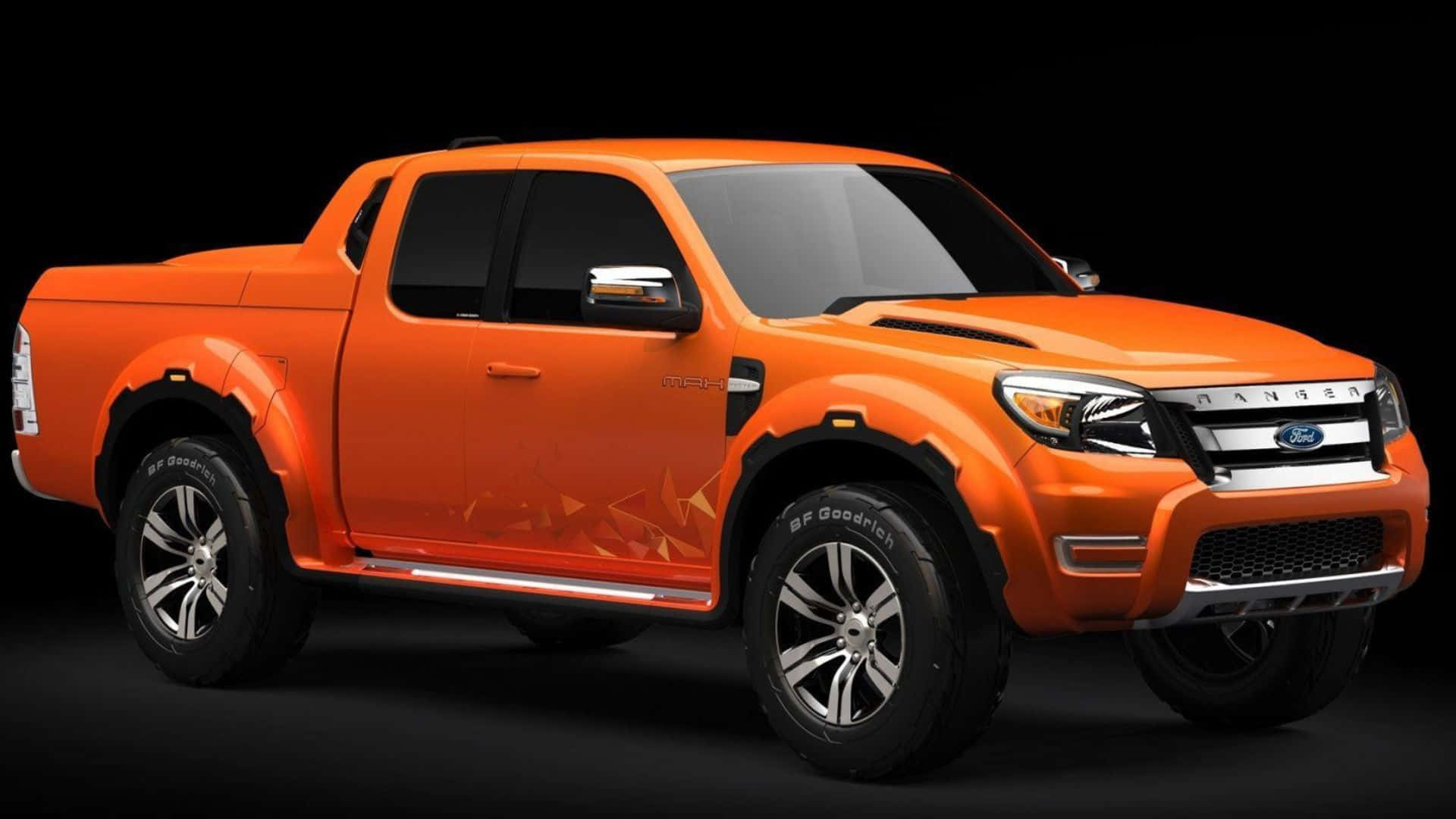 Ford Ranger 桌布 壁紙 — 一輛充滿活力的橙色福特 Ranger 皮卡車，帶有黑色飾邊和銀色輪圈，在純黑色背景下格外突出。
