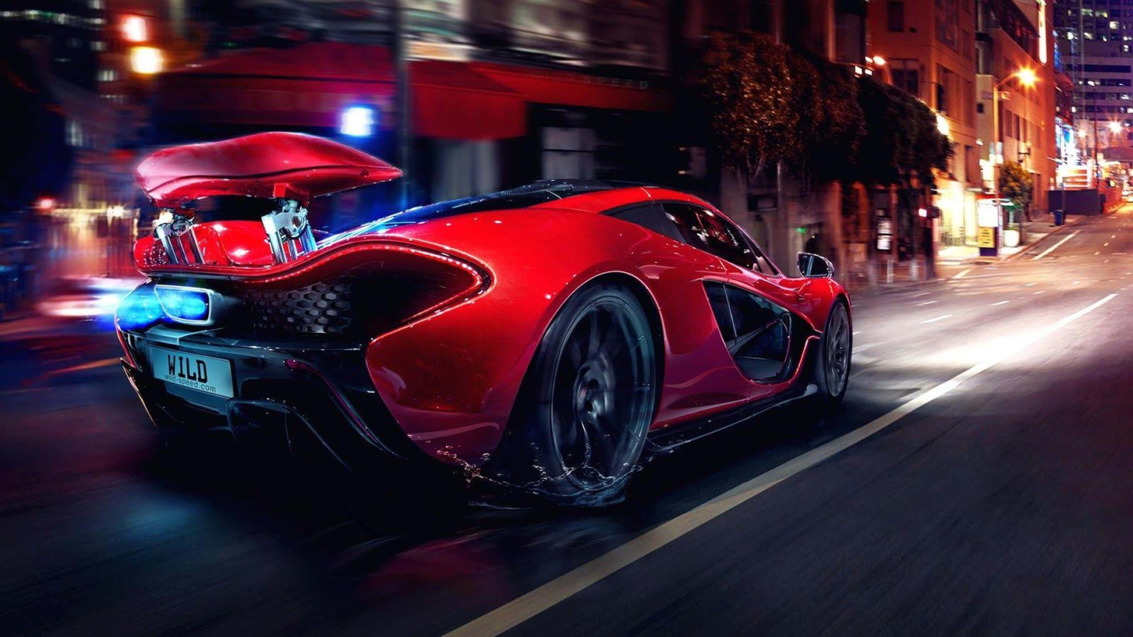 4K Car 桌布 壁紙 — 一輛充滿活力的紅色McLaren P1超級跑車在夜晚霓虹燈閃爍的街道上疾馳，帶有動態模糊和發光的燈光。