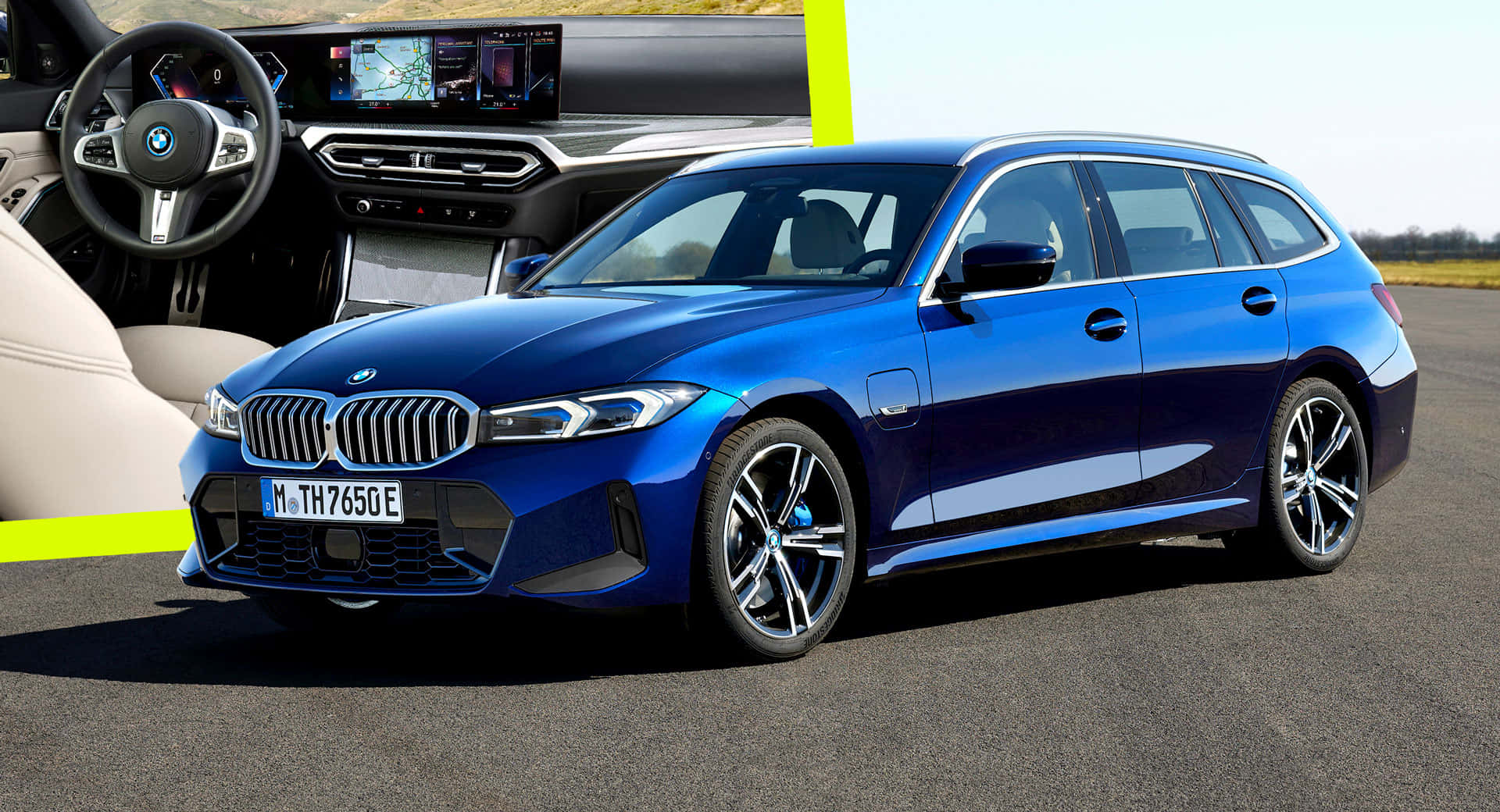 Bmw 3 Series 桌布 壁紙 — 一輛充滿活力的藍色BMW電動旅行車停在瀝青路上，分屏顯示其時尚內飾和數字儀表板。
