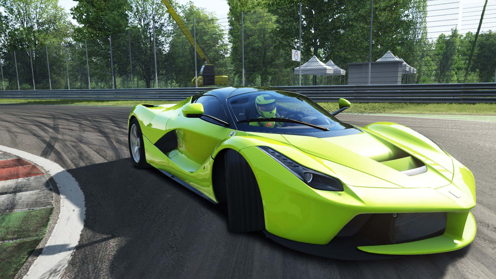 Ferrari Laferrari 桌布 壁紙 — 一輛充滿活力的青檸綠色法拉利 LaFerrari 在陽光明媚的賽道彎道上奔馳，背景是茂密的綠色樹木。