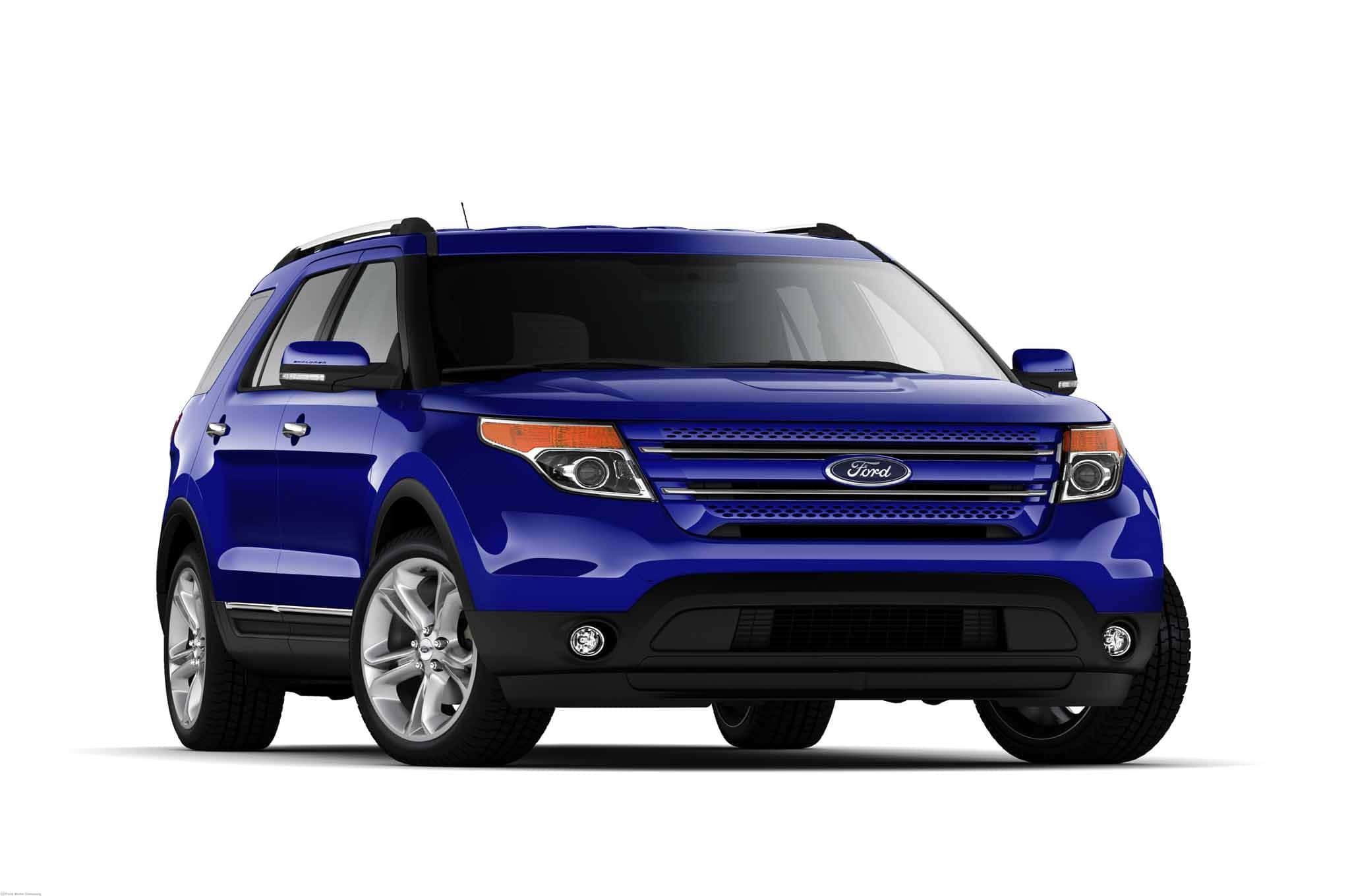 Ford Explorer 桌布 壁紙 — 一輛光澤的皇家藍色福特探險者SUV以四分之三正面視角展示在乾淨的白色背景上。