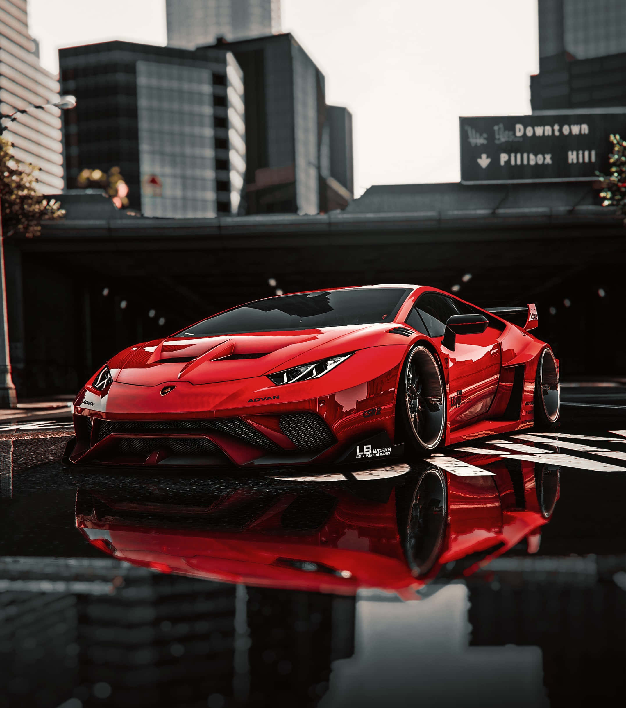 Lamborghini Silhouette 桌布 壁紙 — 一輛光澤的紅色林寶堅尼Aventador跑車，在城市高架橋下的濕漉漉路面上反射，背景有摩天大樓。