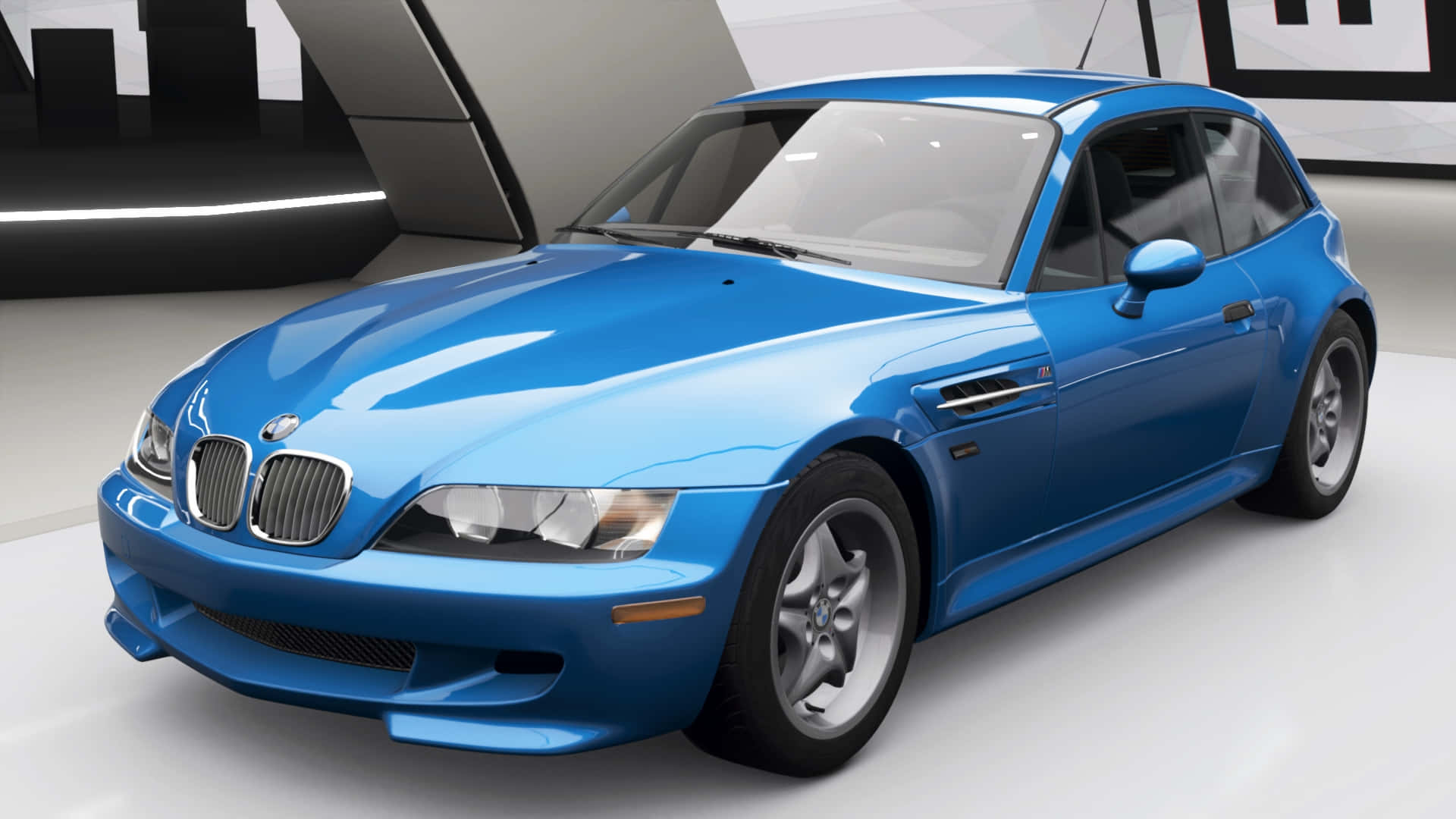 Bmw Z3 桌布 壁紙 — 一輛光澤藍色BMW Z3 M Coupe在時尚現代展廳的攝影棚燈光下閃閃發光。