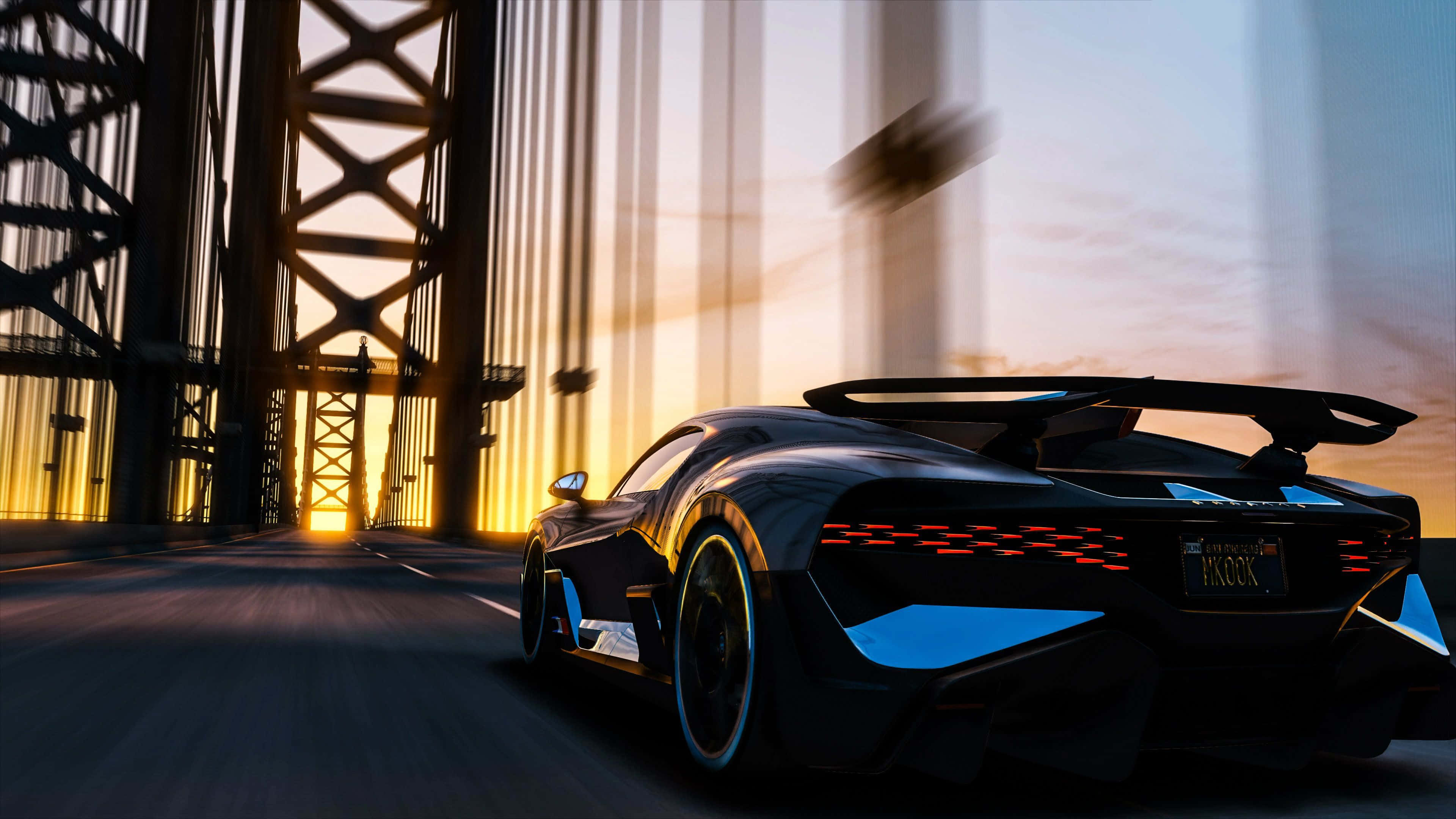Gta 5 4K 桌布 壁紙 — 一輛帶有藍色點綴的時尚黑色跑車在日落時分飛馳過橋，投下長長的影子。