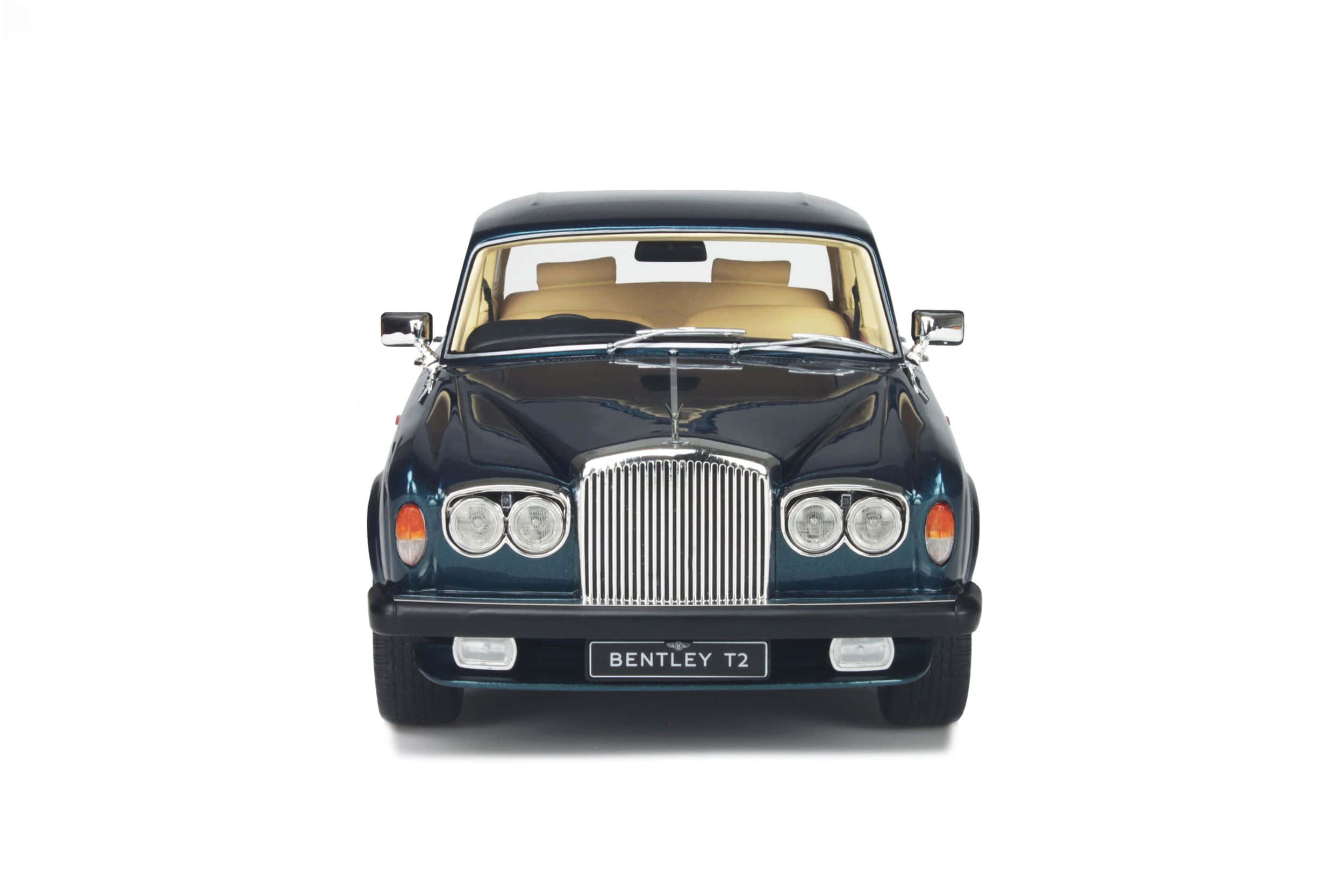 Bentley T2 桌布 壁紙 — 一輛時尚深藍色Bentley T2經典車，配備米色內飾和鍍鉻格柵，正面展示在潔白背景上。
