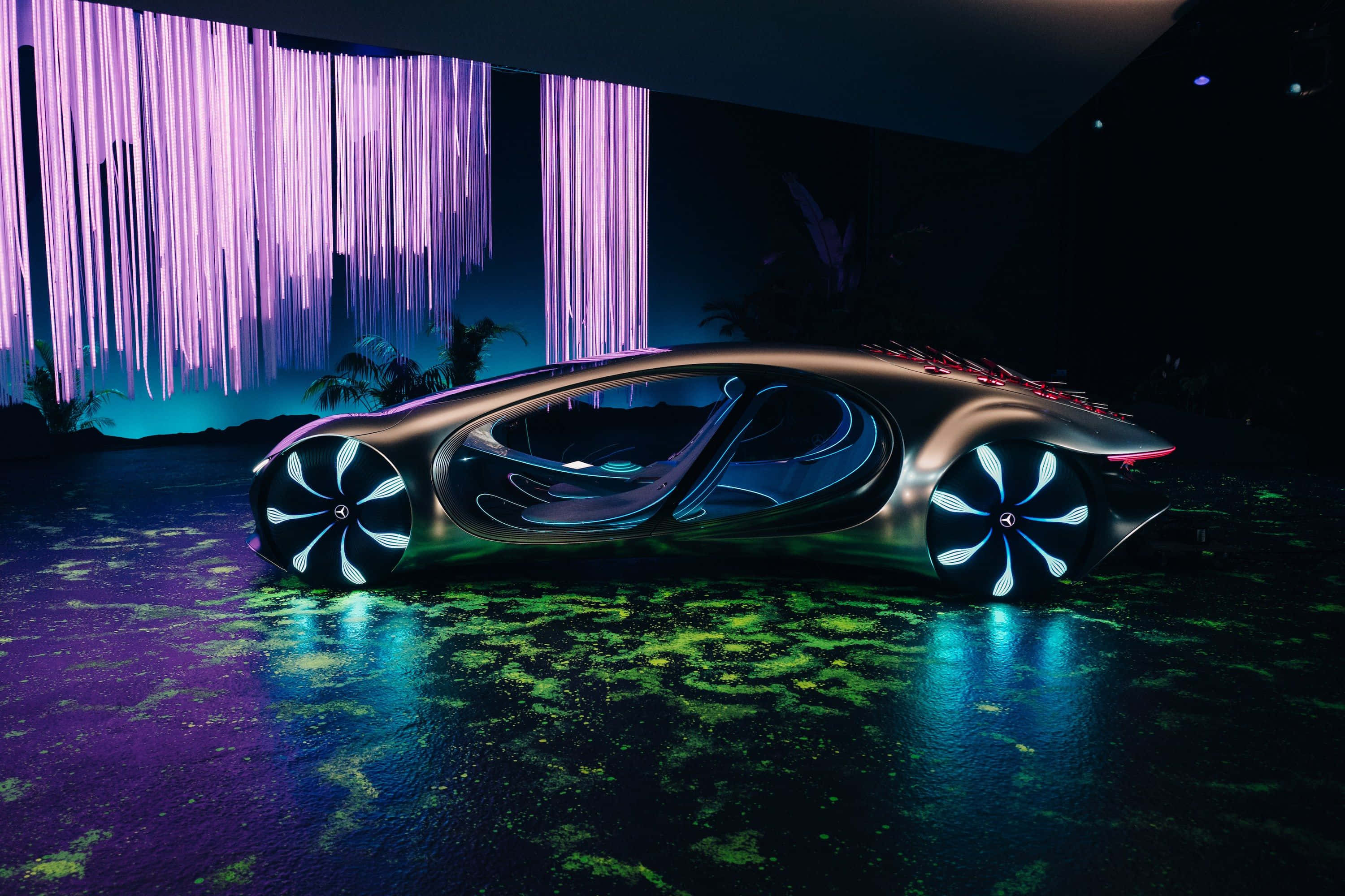 Car Technology 桌布 壁紙 — 一輛時尚的未來主義汽車，帶有發光的藍色車輪和流暢的曲線，位於霓虹綠色反光地板上，上方有層疊的紫色燈光。