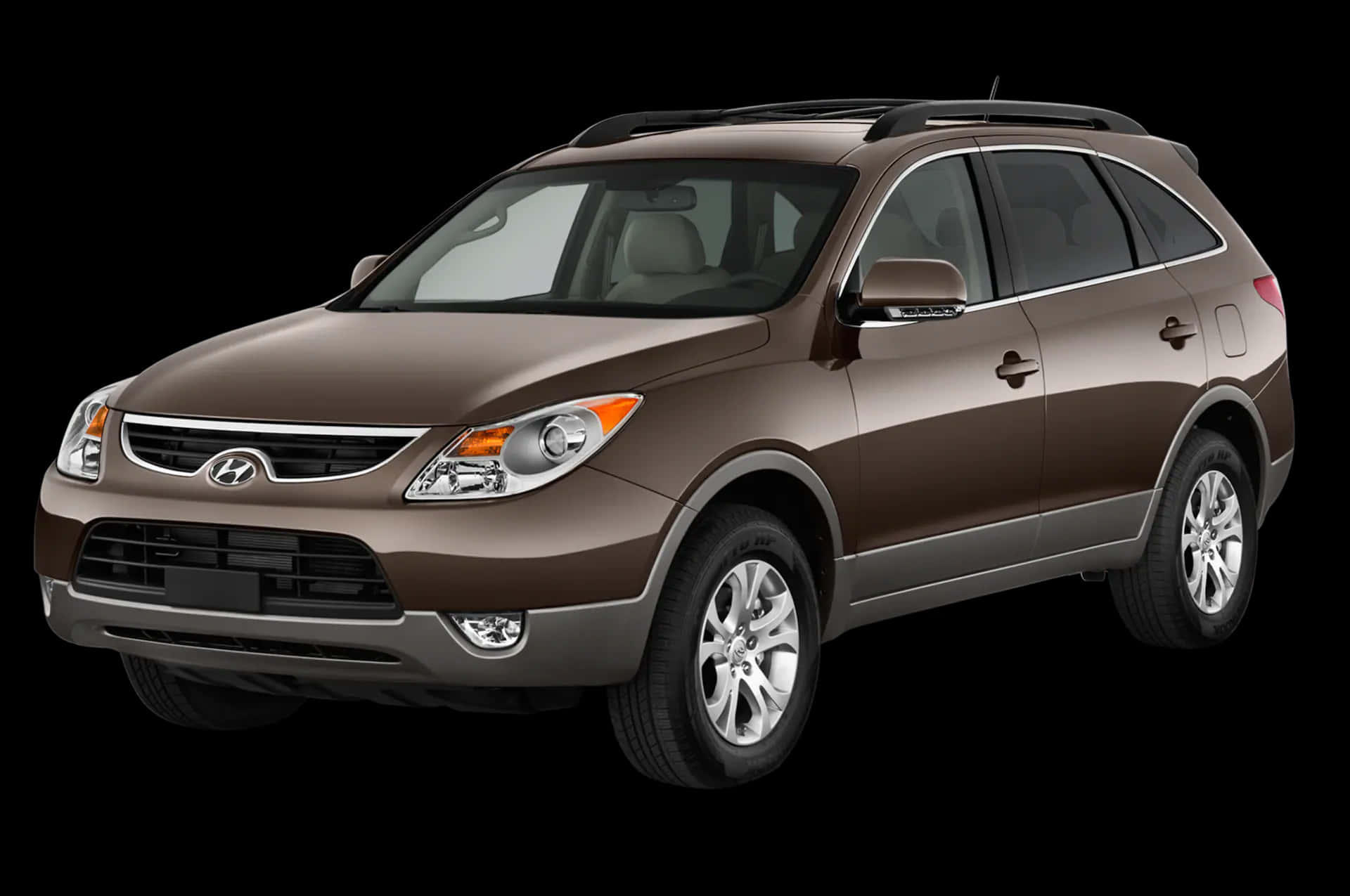 Hyundai Veracruz 桌布 壁紙 — 一輛時尚的棕色現代Santa Fe SUV在黑色背景前展示，工作室燈光凸顯其曲線和鍍鉻裝飾。