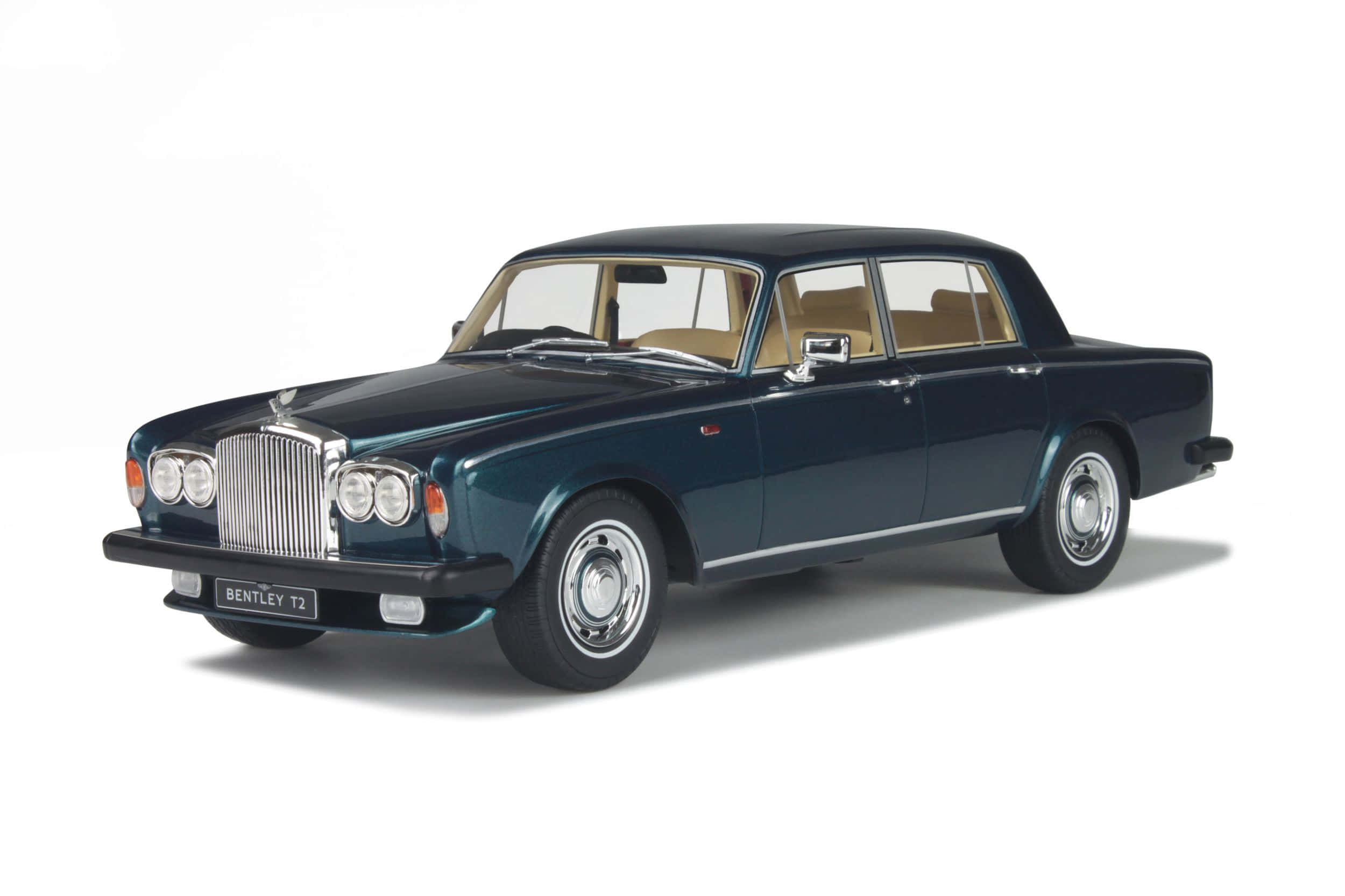 Bentley T2 桌布 壁紙 — 一輛時尚的深藍色 Bentley T2 豪華轎車，帶有鍍鉻飾邊和米色內飾，在白色背景的攝影棚內拍攝。
