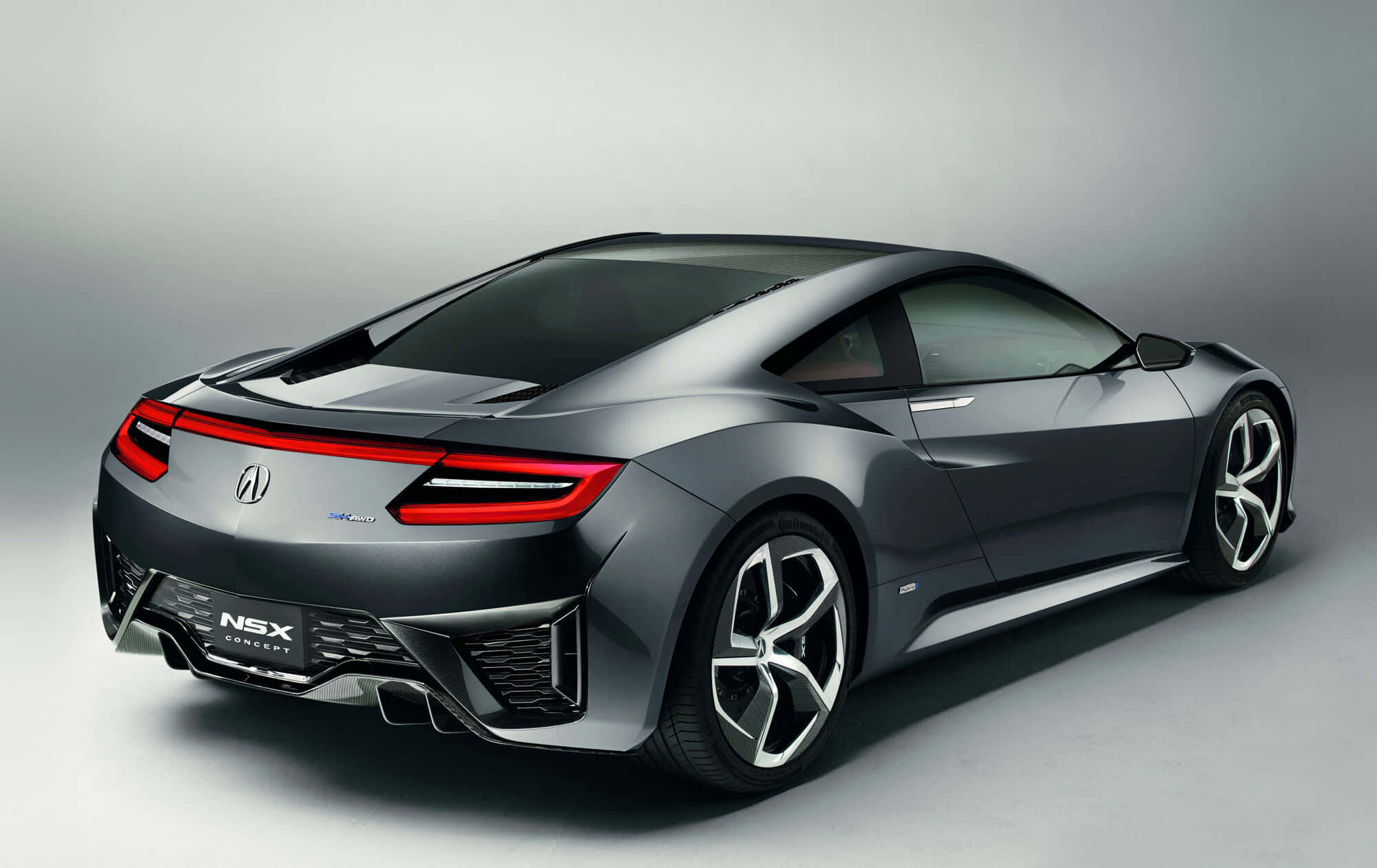 Honda Nsx 桌布 壁紙 — 一輛時尚的灰色Acura NSX Concept跑車，帶有發光的紅色尾燈，在極簡主義的攝影棚環境中展示。