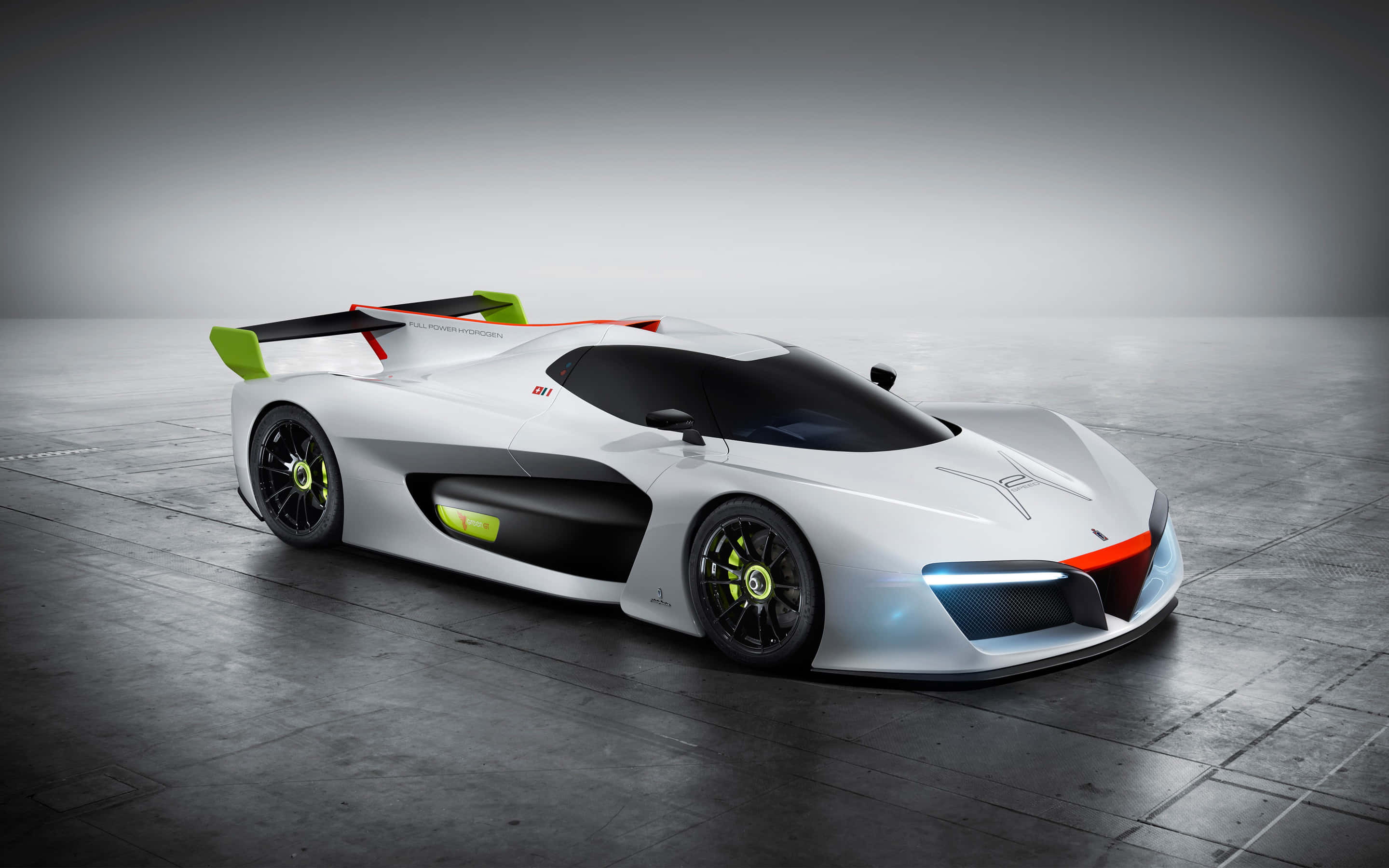 Pininfarina 桌布 壁紙 — 一輛時尚的白色未來賽車，帶有霓虹綠色點綴和發光車頭燈，停在灰色混凝土地板上。