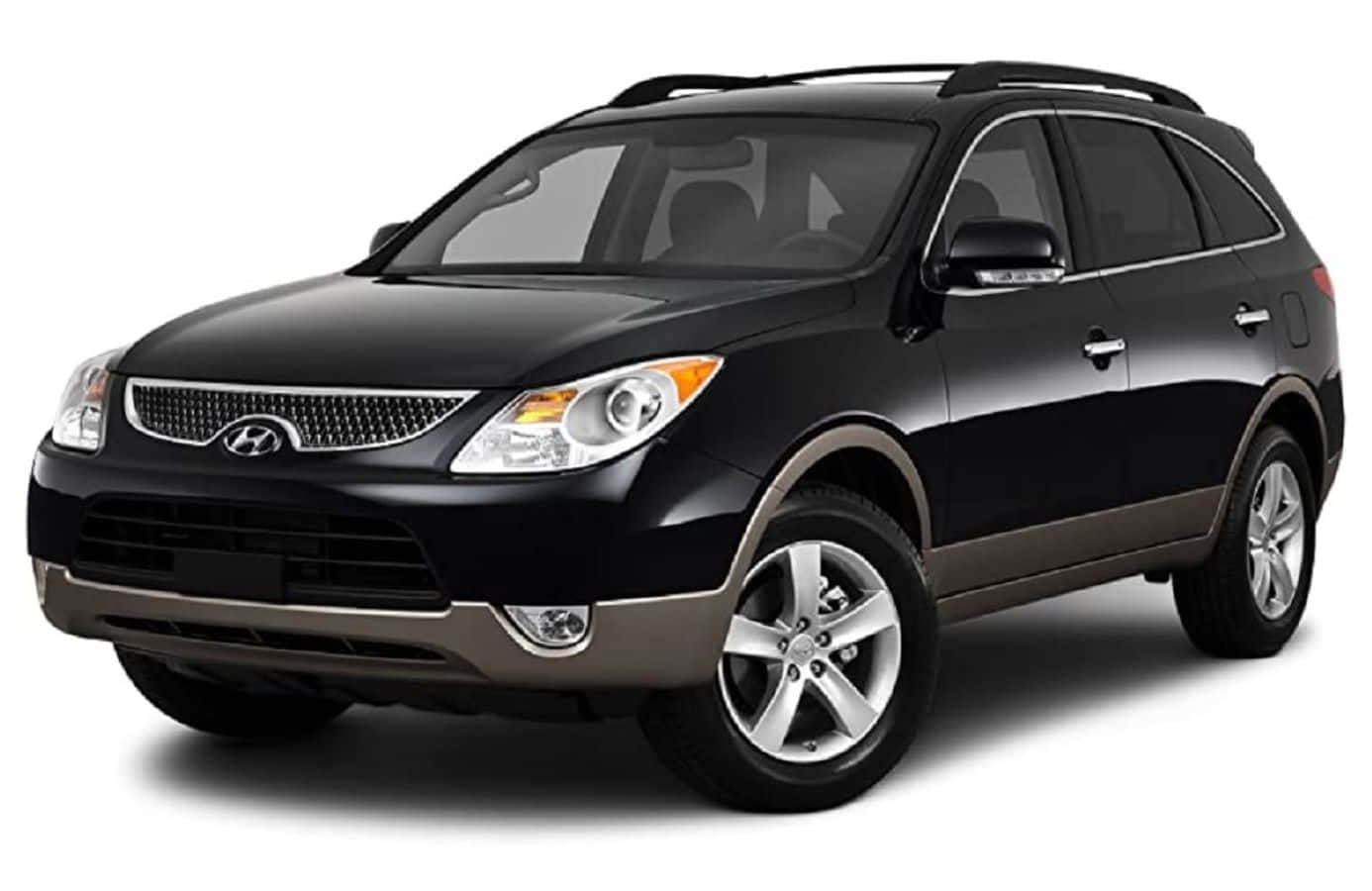 Hyundai Veracruz 桌布 壁紙 — 一輛時尚的黑色現代Santa Fe SUV，帶有銀色飾邊和車頂行李架，在工作室燈光下展示。