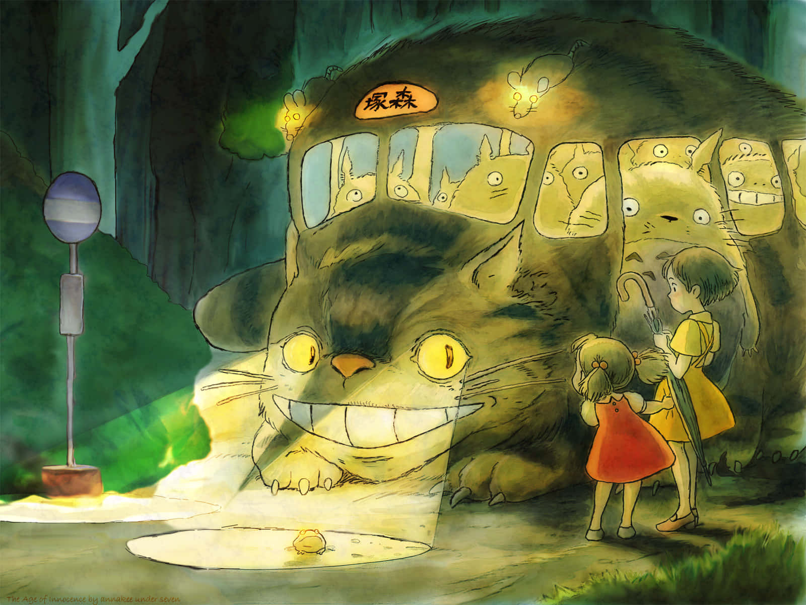 my neighbor totoro 桌布 壁紙 — 一輛發光眼睛、載有乘客的巨型貓巴士正在等待，兩個撐傘的小孩在夜晚的森林中站在它旁邊。