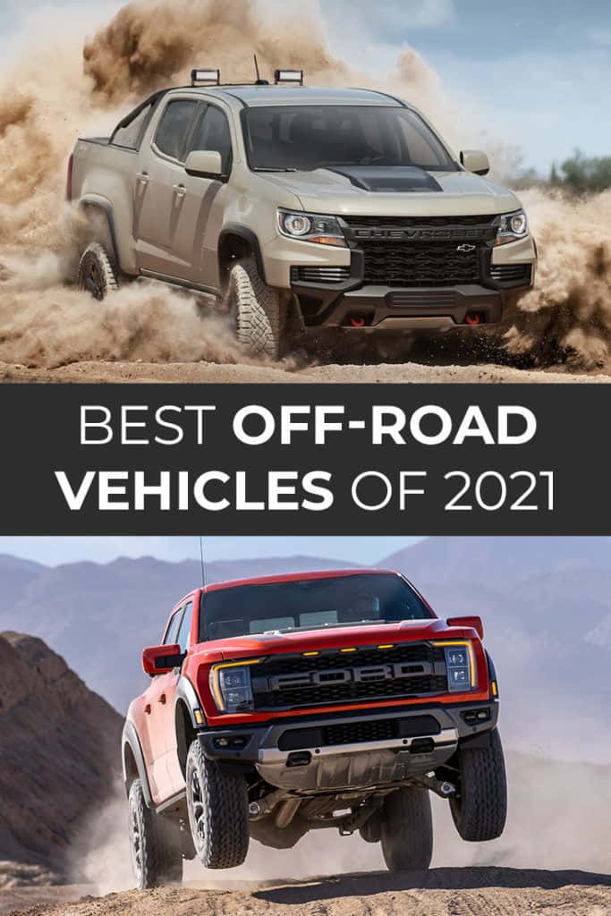 Off-road Car 桌布 壁紙 — 一輛米色和紅色的越野皮卡車在崎嶇的沙漠景觀中疾馳，揚起灰塵。