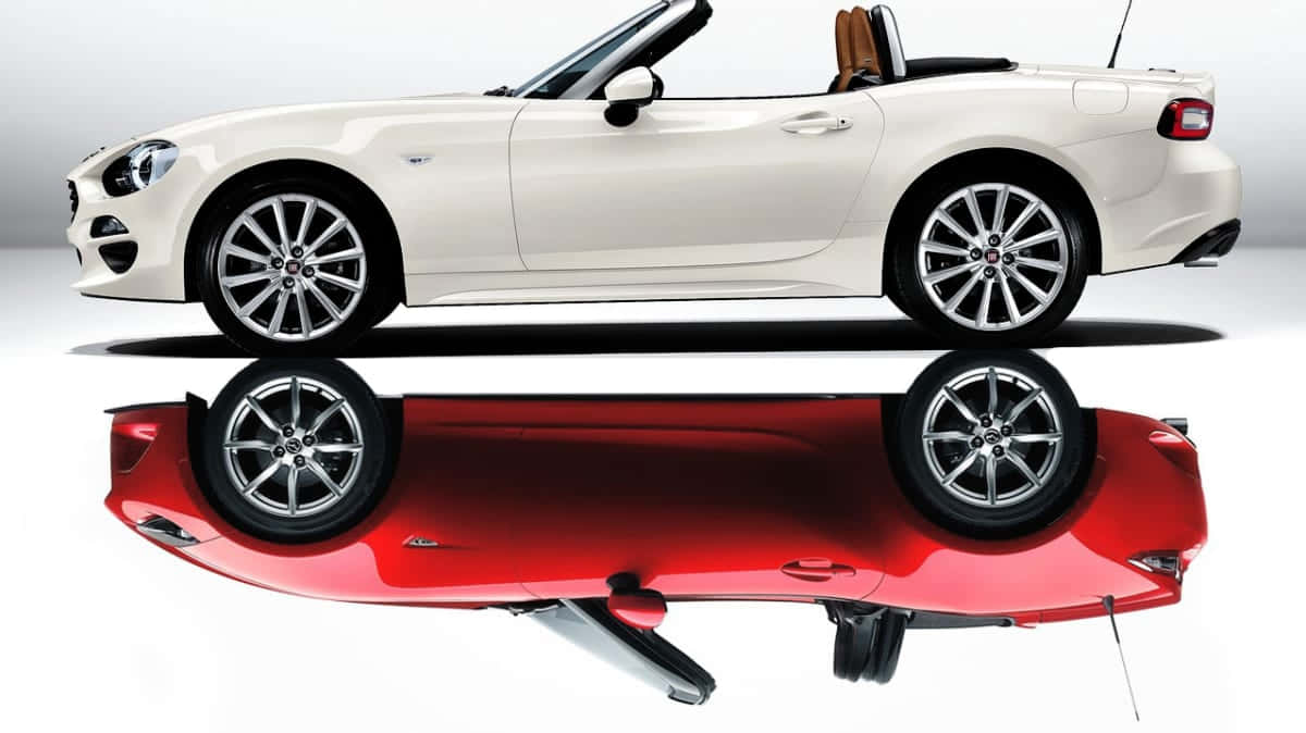 Fiat 124 Spider 桌布 壁紙 — 一輛純白色開篷跑車在完美無瑕的白色攝影棚地板上映照出其鮮紅色的底部。