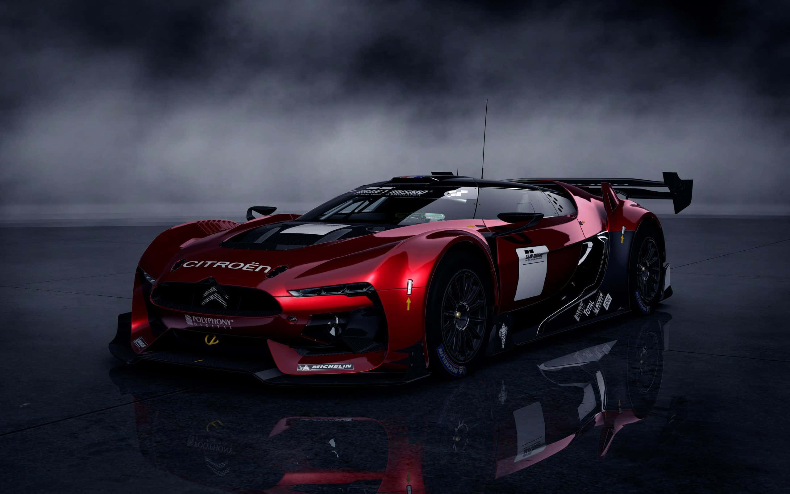 3d Sports 桌布 壁紙 — 一輛線條流暢的紅色雪鐵龍賽車，帶有黑色飾邊和米芝蓮品牌標誌，戲劇性地停在反射的濕滑路面上，背景是陰暗煙霧彌漫的天空。