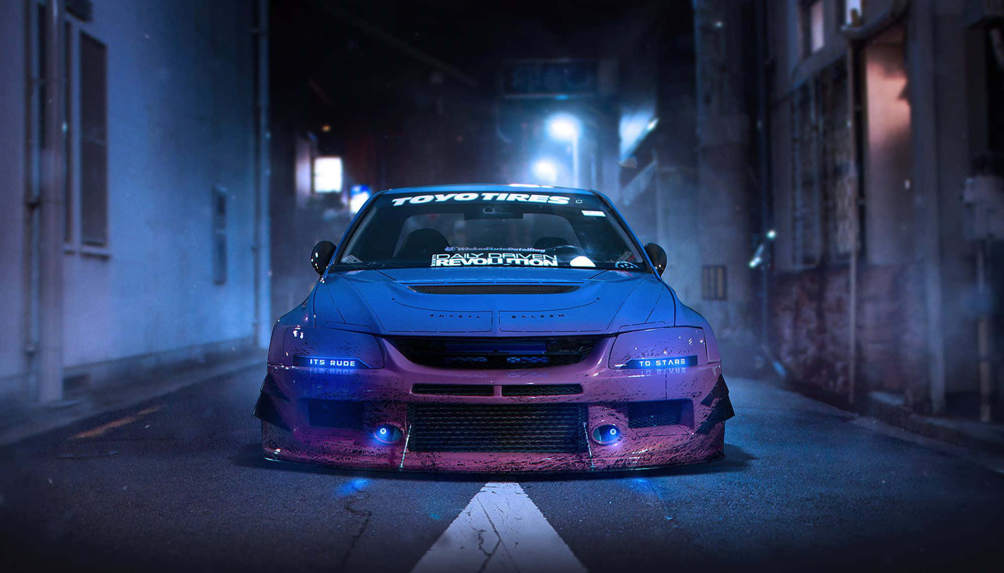Jdm Car 桌布 壁紙 — 一輛藍色和紫色的改裝漂移車，帶有發光的燈光，在夜間主導著霧氣瀰漫的城市小巷。