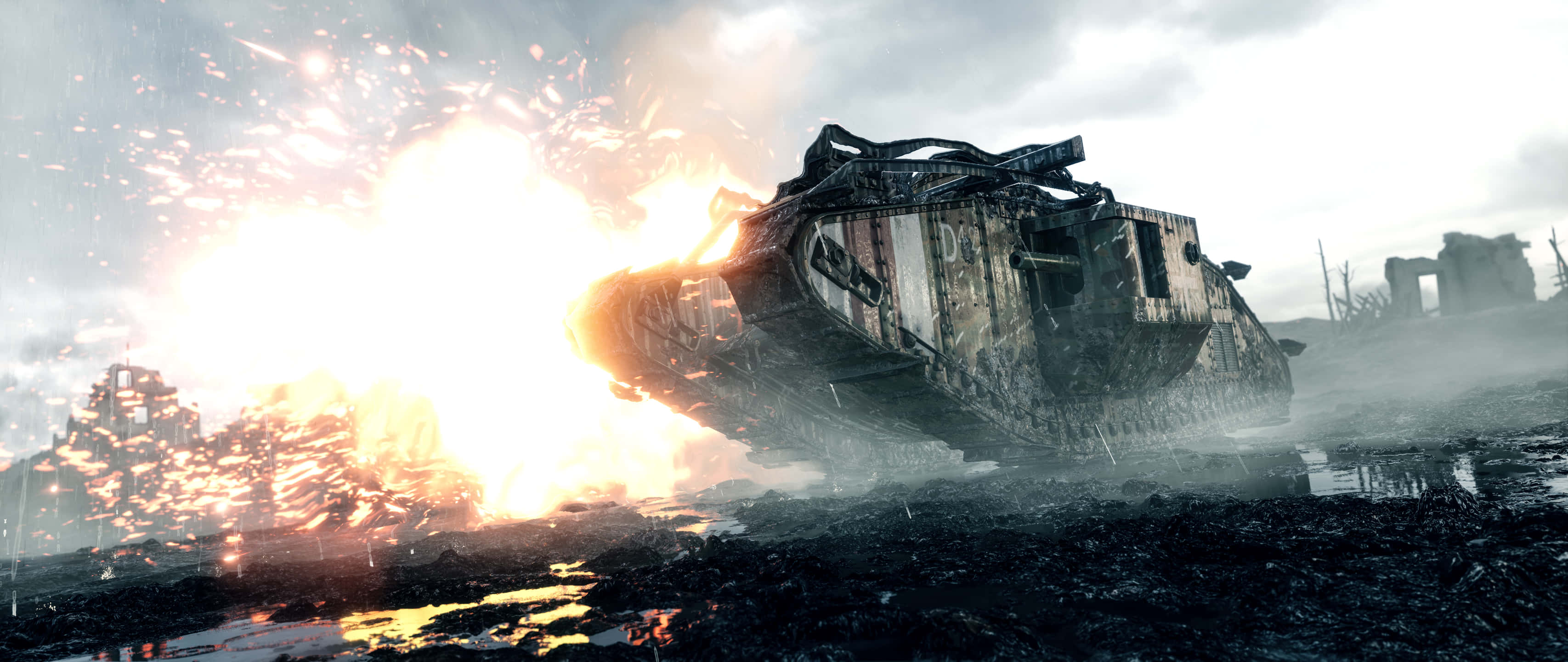 Battlefield Vehicles 桌布 壁紙 — 一輛被戰爭摧毀的坦克在多雲的天空下，在泥濘的戰場上爆炸，火花四濺。