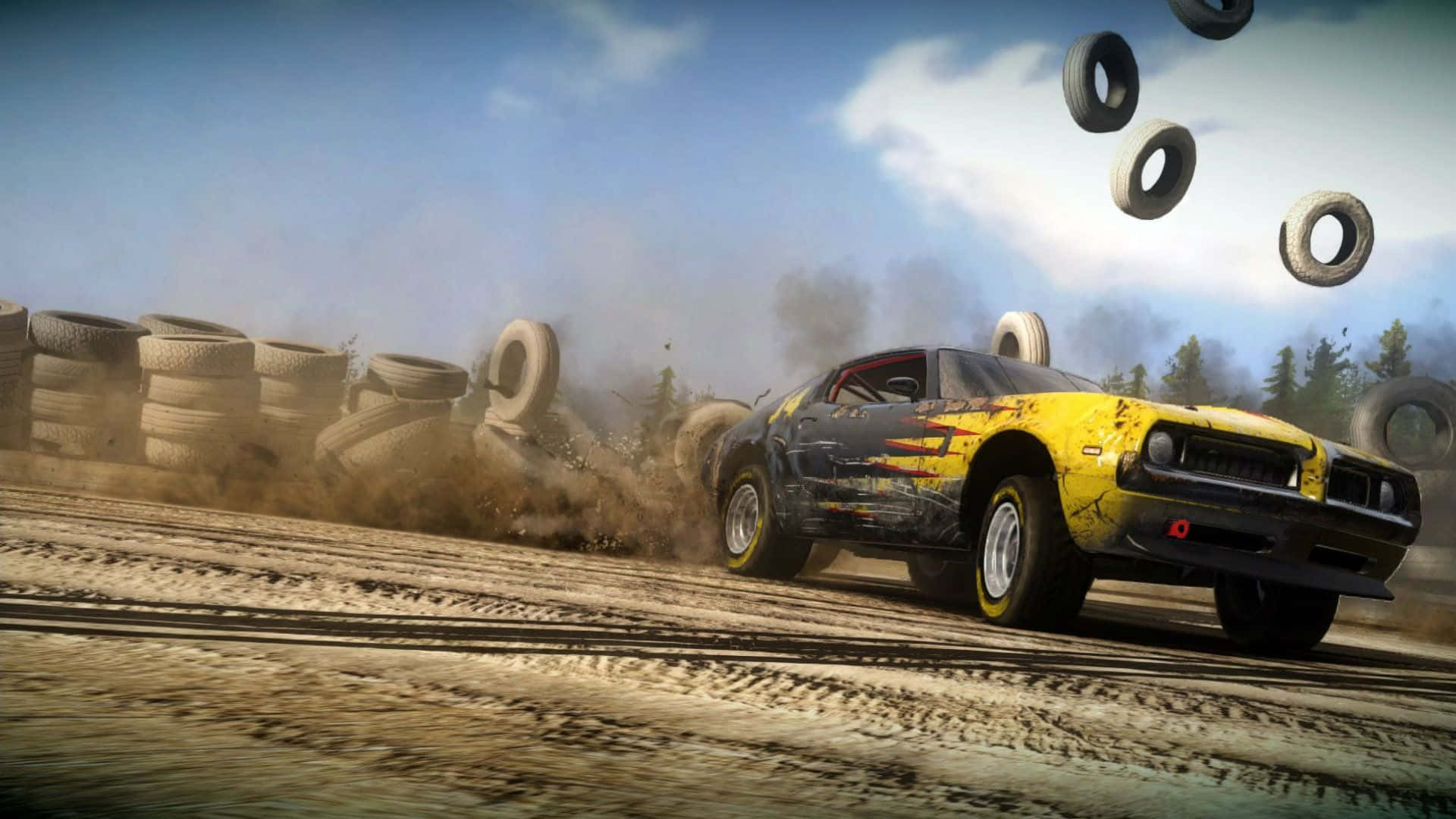 Racing Games 桌布 壁紙 — 一輛黃黑相間的肌肉車在輪胎障礙賽道上激烈漂移，揚起灰塵並將輪胎撞飛。
