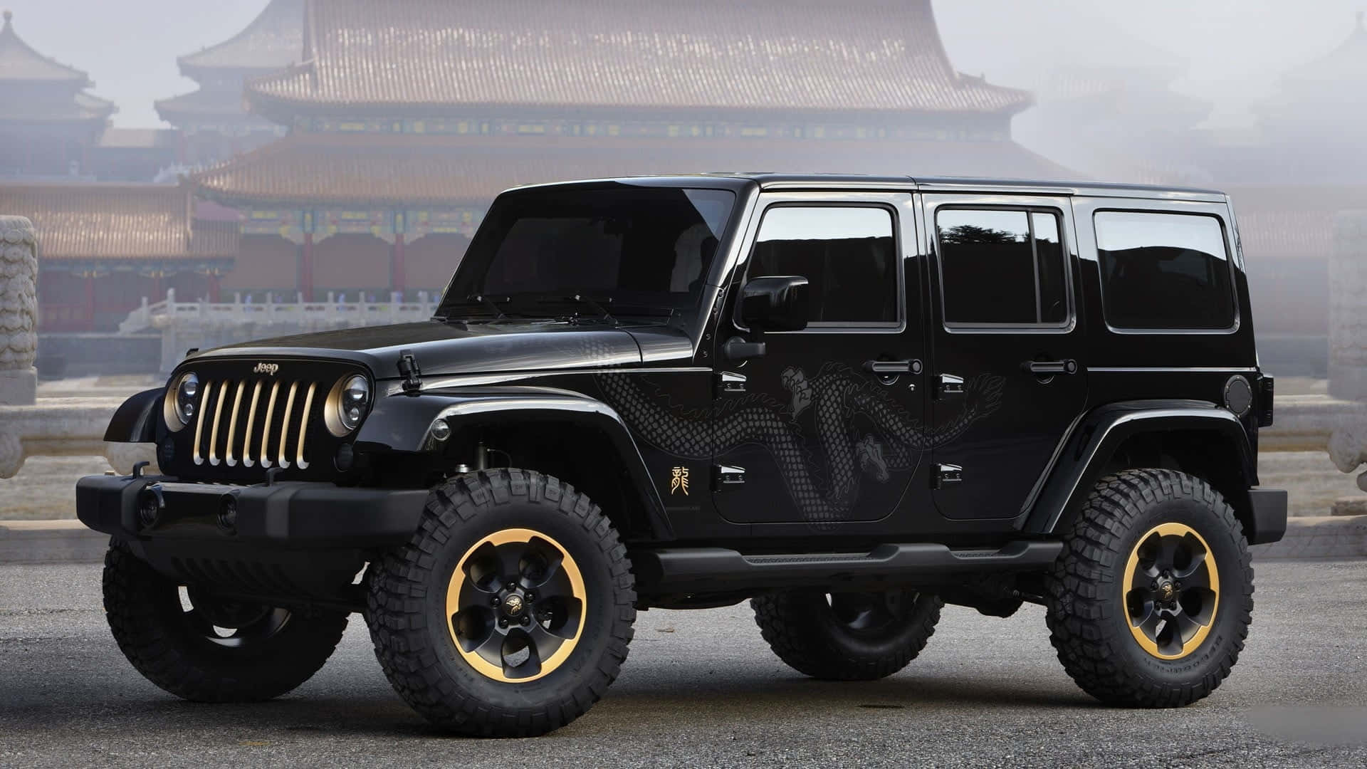 一輛黑色Jeep停喺中式建築前面 壁紙