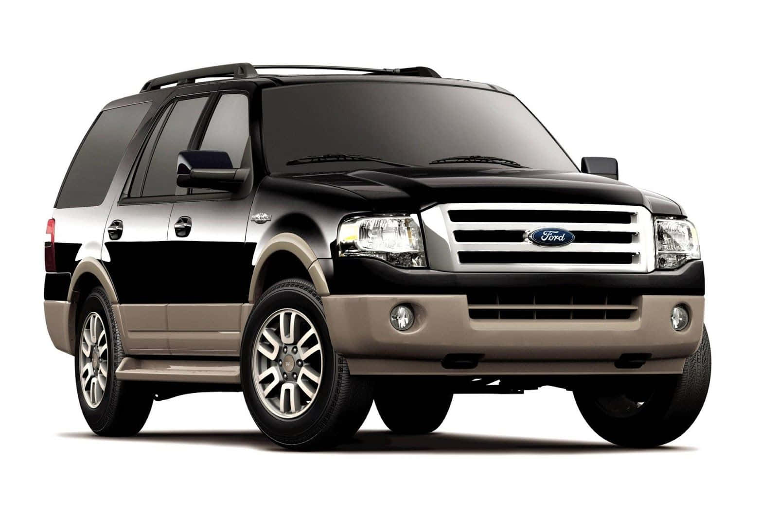 Ford Expedition 桌布 壁紙 — 一輛黑色和米色的福特Expedition SUV在攝影棚燈光下以純白色背景展示。