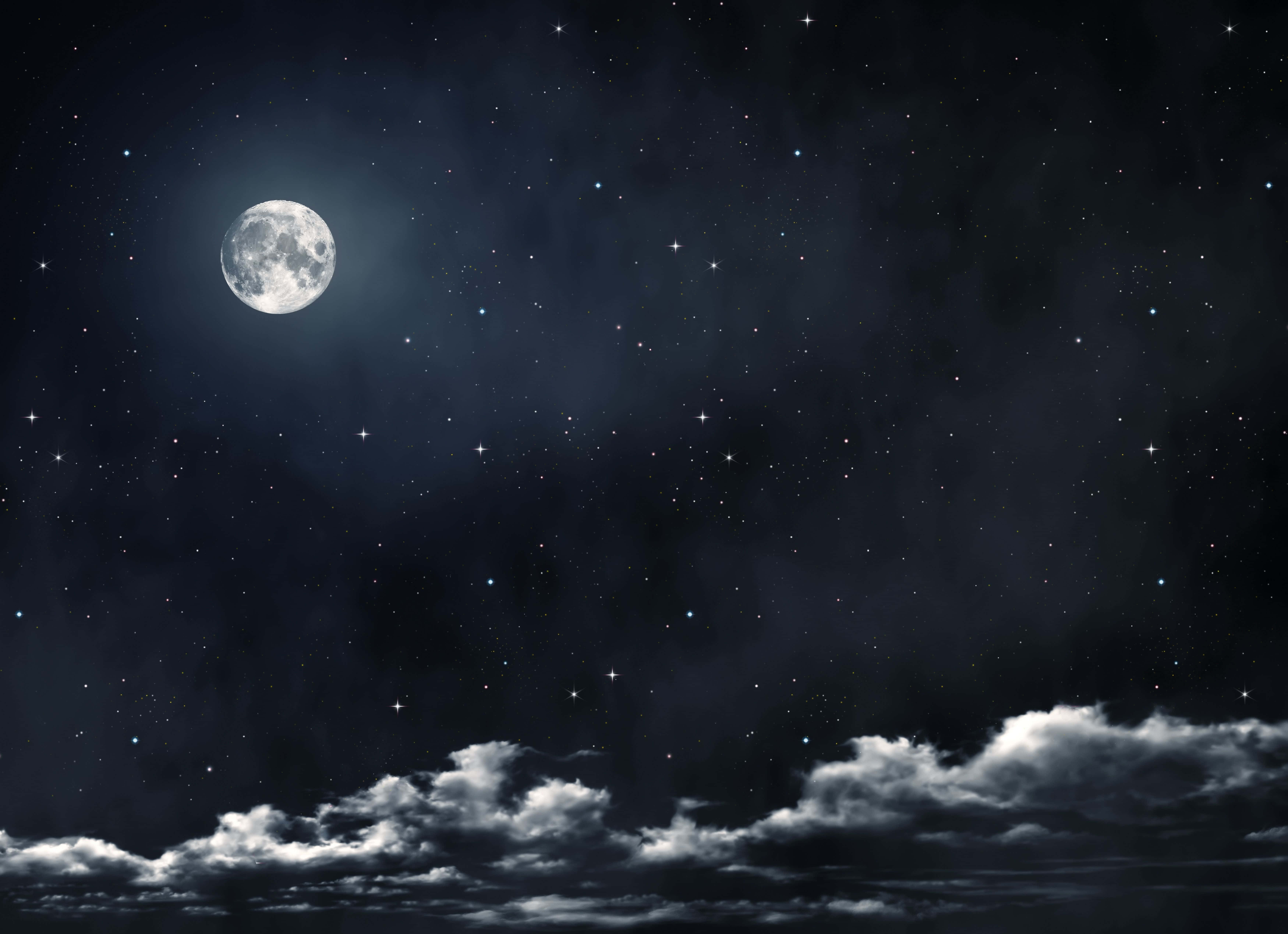 月亮與星星動畫 桌布 壁紙 — 一輪明亮的滿月在繁星點點的夜空中發光，下方飄著薄雲。