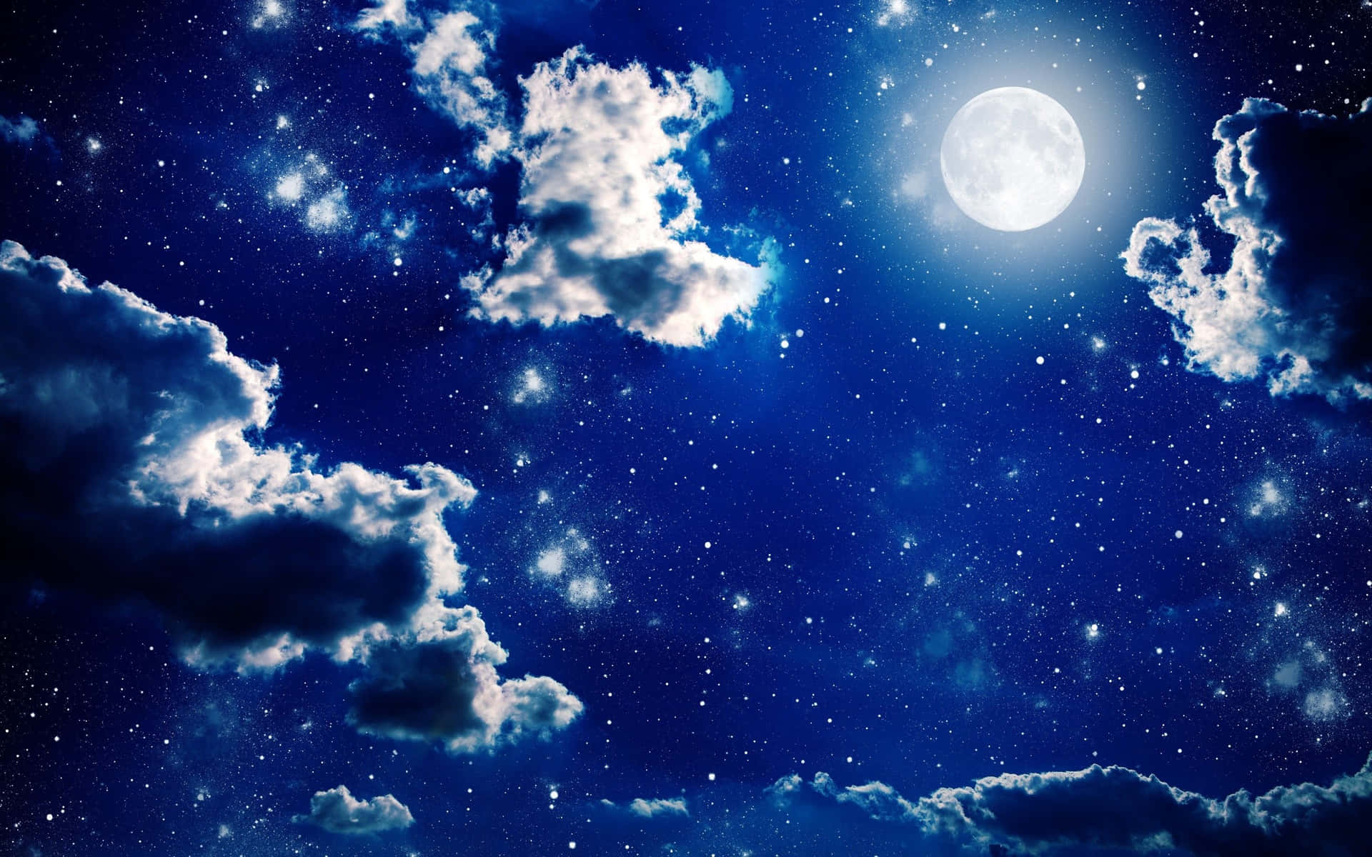 月亮與星星動畫 桌布 壁紙 — 一輪明亮的滿月透過輕柔的雲層，在深藍色繁星點點的夜空中閃耀。