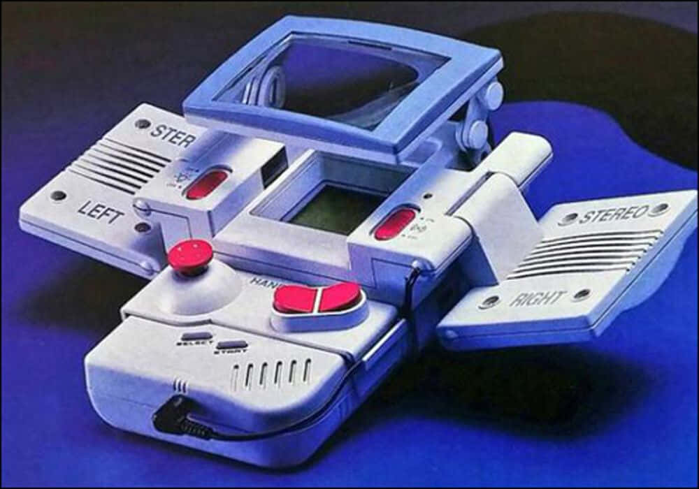 Gaming Accessories 桌布 壁紙 — 一部復古未來風格的手持遊戲裝置，藍銀色外殼，紅色按鈕，小屏幕，傾斜放置在深藍色表面上。