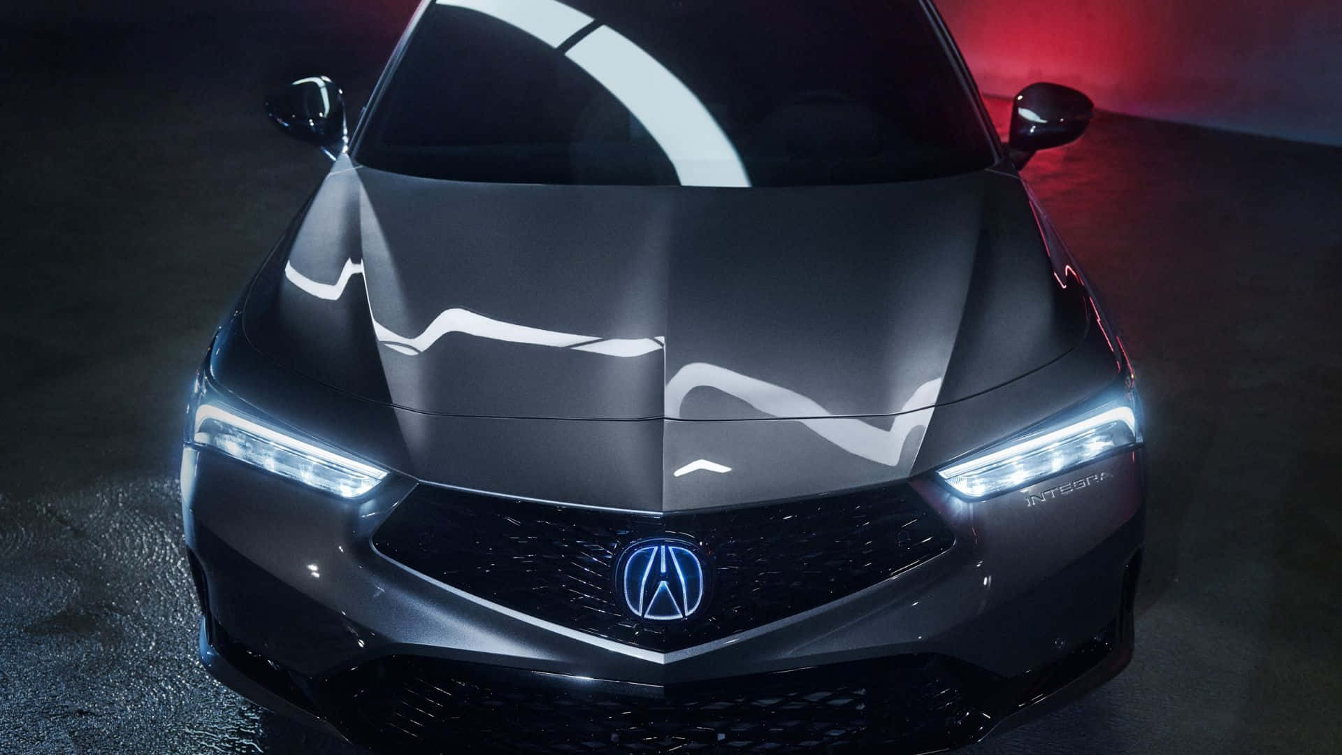 Acura Integra 桌布 壁紙 — 一部時尚的啞光黑色Acura Integra跑車在戲劇性的工作室燈光下閃耀，帶有白色和紅色點綴。