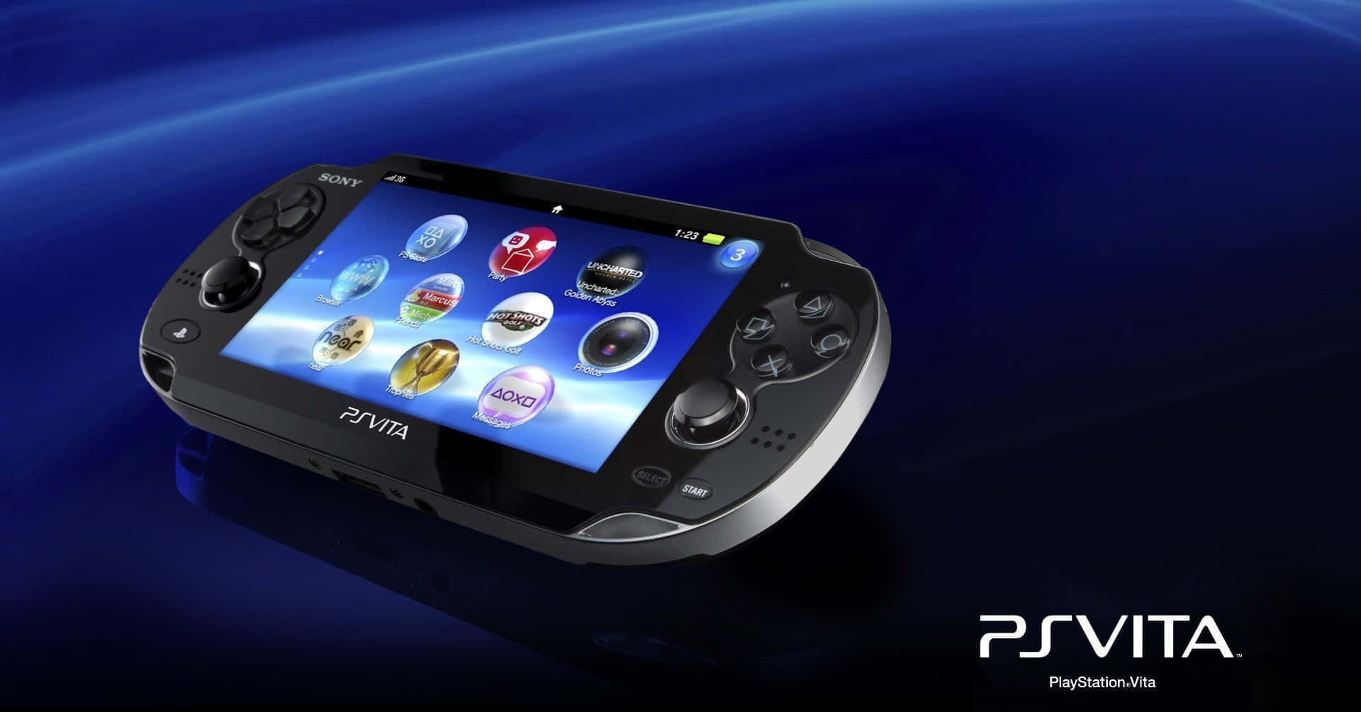 Ps Vita 桌布 壁紙 — 一部時尚的黑色PlayStation Vita手提遊戲機在動態藍色漸變背景上顯示色彩繽紛的應用程式圖示。