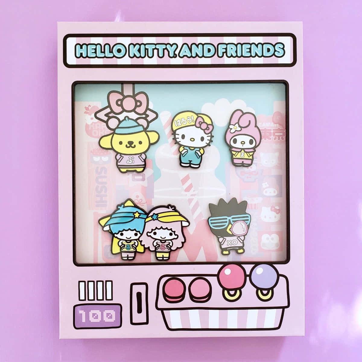 Kawaii Hello Kitty 桌布 壁紙 — 一部粉紅色的自動售賣機在粉紫色背景下，售賣可愛的Hello Kitty和朋友們的琺瑯徽章。