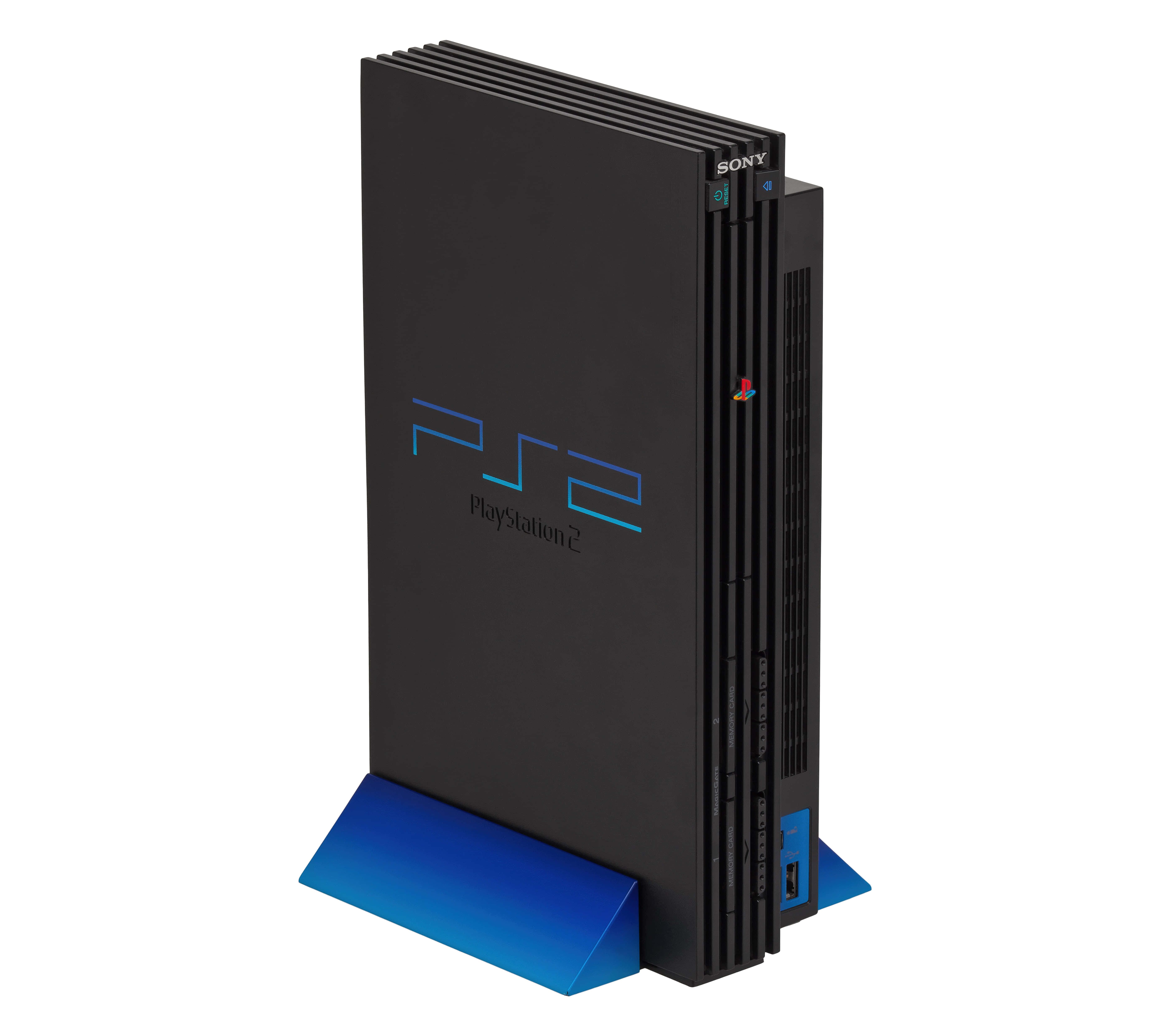 Gaming Consoles 桌布 壁紙 — 一部黑色PlayStation 2主機帶有發光藍色標誌，直立於藍色漸變支架上，背景為白色。
