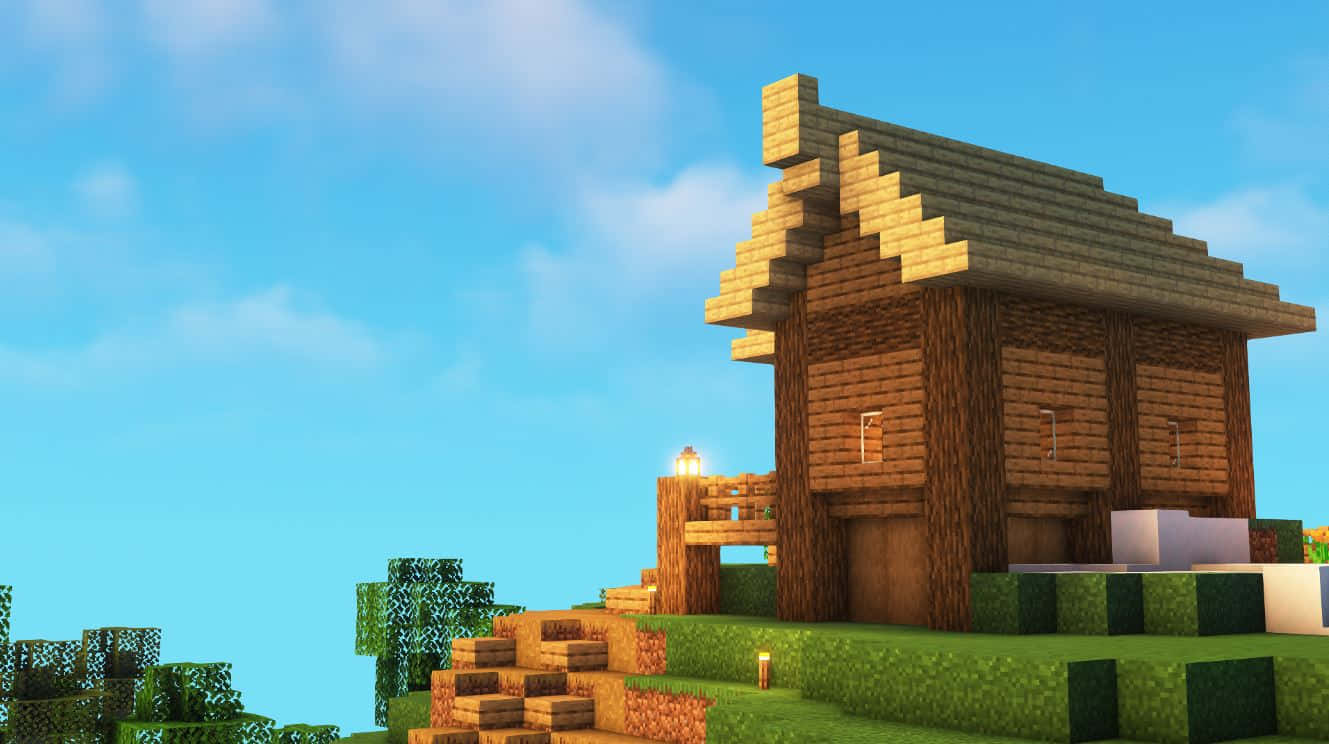 Minecraft Survival 桌布 壁紙 — 一間像素化嘅木屋，有斜屋頂，坐落喺草地山丘上，天空晴朗藍色，有 fluffy 雲。