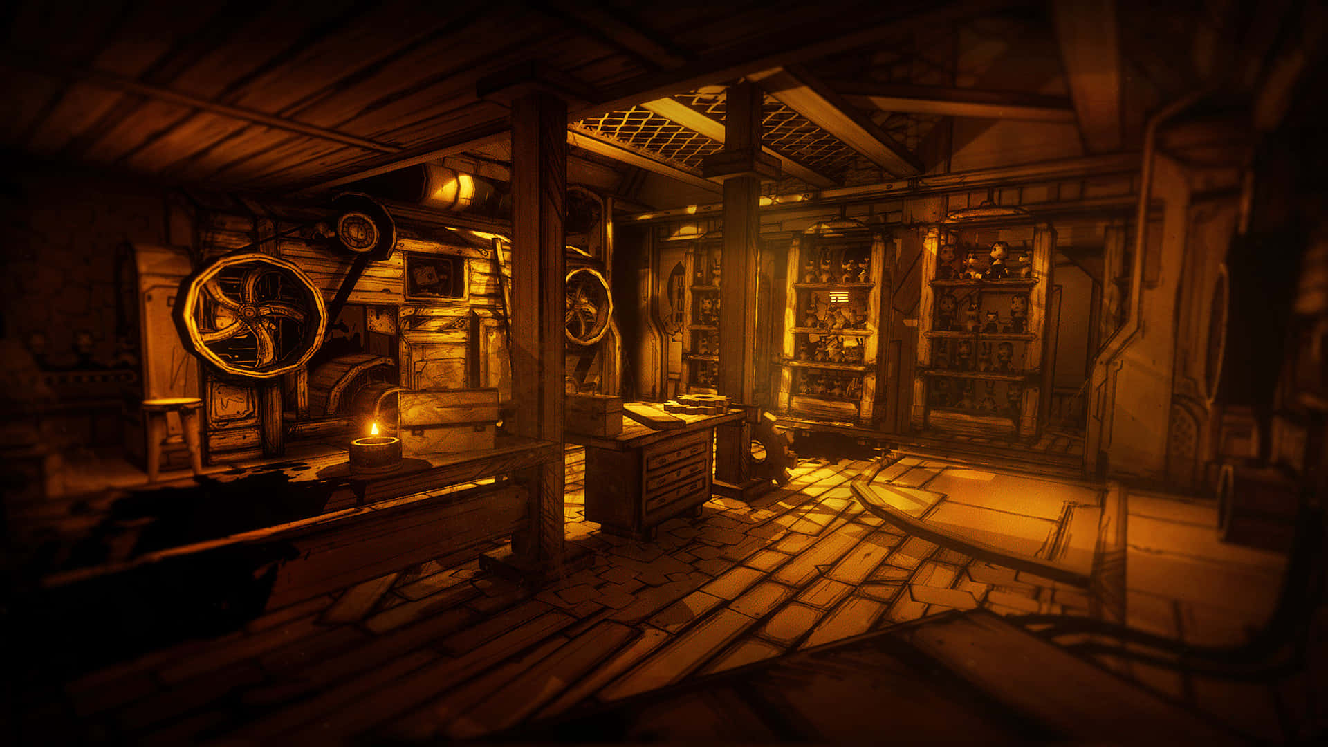 bendy and the ink machine 桌布 壁紙 — 一間光線昏暗的木工作坊，被單根蠟燭和頭頂燈發出的溫暖琥珀色光芒所籠罩，顯露出複雜的機器和擺滿工具的架子。