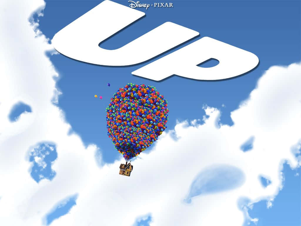 Up 桌布 壁紙 — 一間被數千個彩色氣球升起的房子，在晴朗藍天中翱翔，伴隨著蓬鬆的白雲。