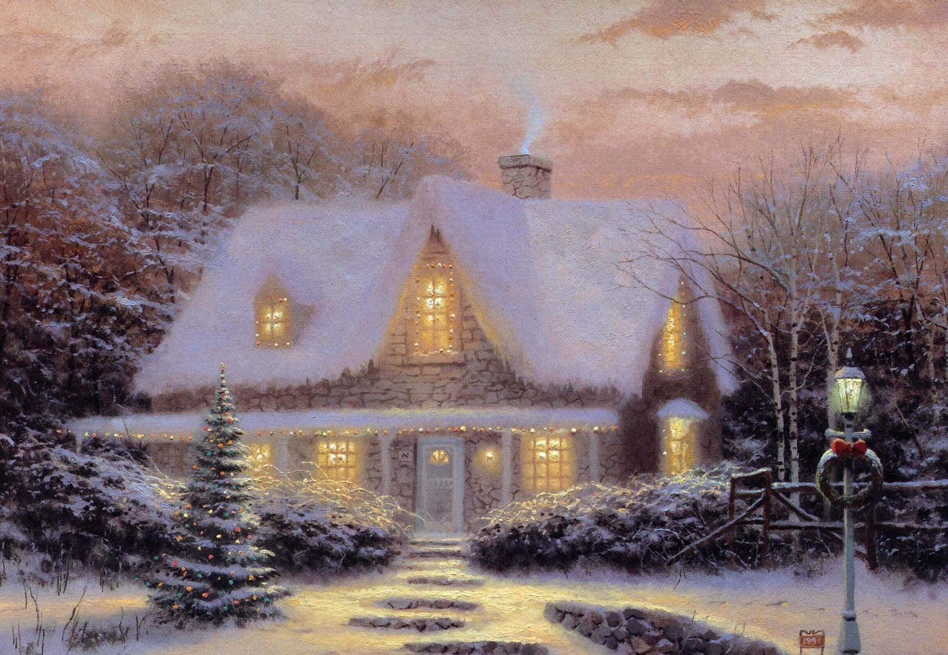 Winter Painting 桌布 壁紙 — 一間被雪覆蓋的石屋在黃昏時分溫暖地發光，窗戶透出燈光，前面有一棵裝飾好的聖誕樹。