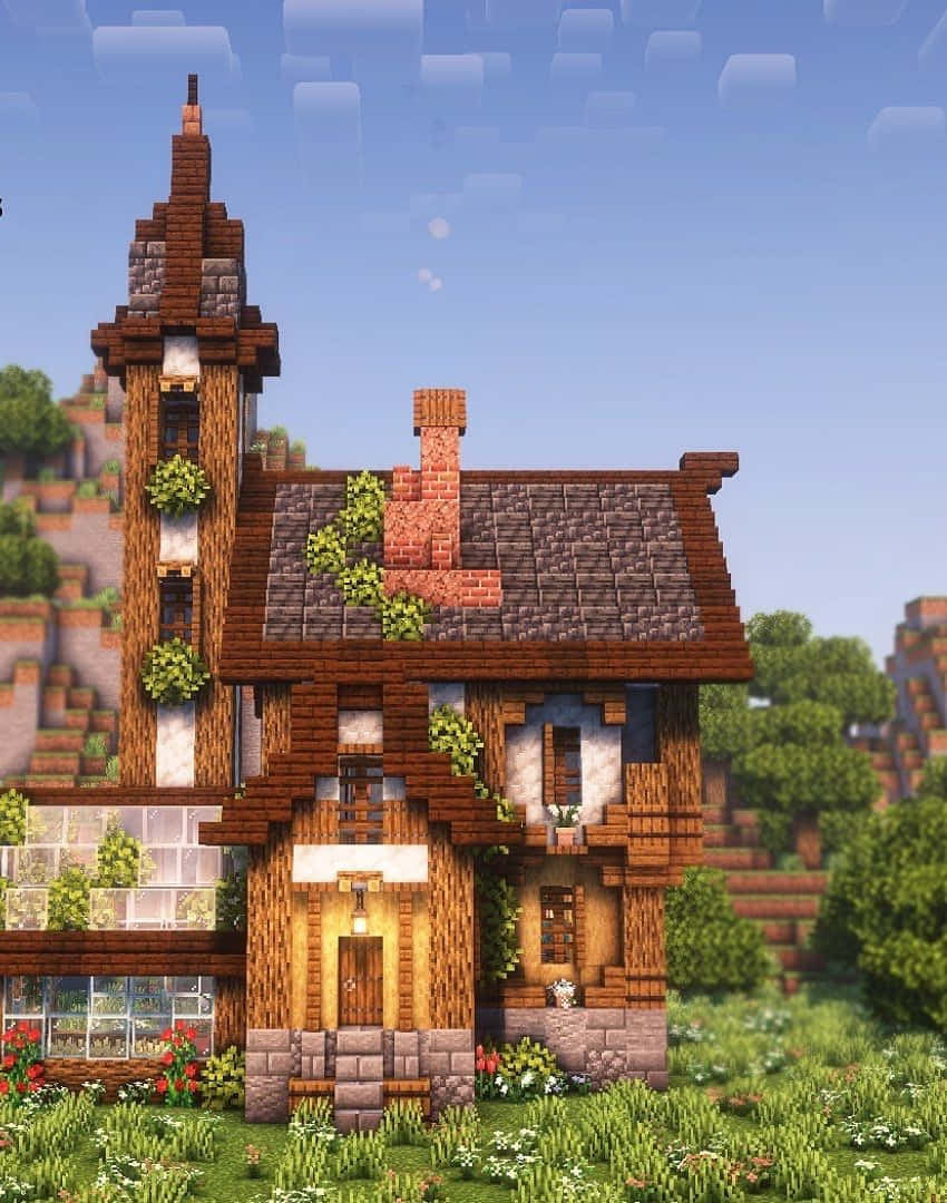 Minecraft Architecture 桌布 壁紙 — 一間迷人的像素化Minecraft房屋，有木樑、石頭地基，以及藤蔓在晴朗藍天下生長在屋頂上。