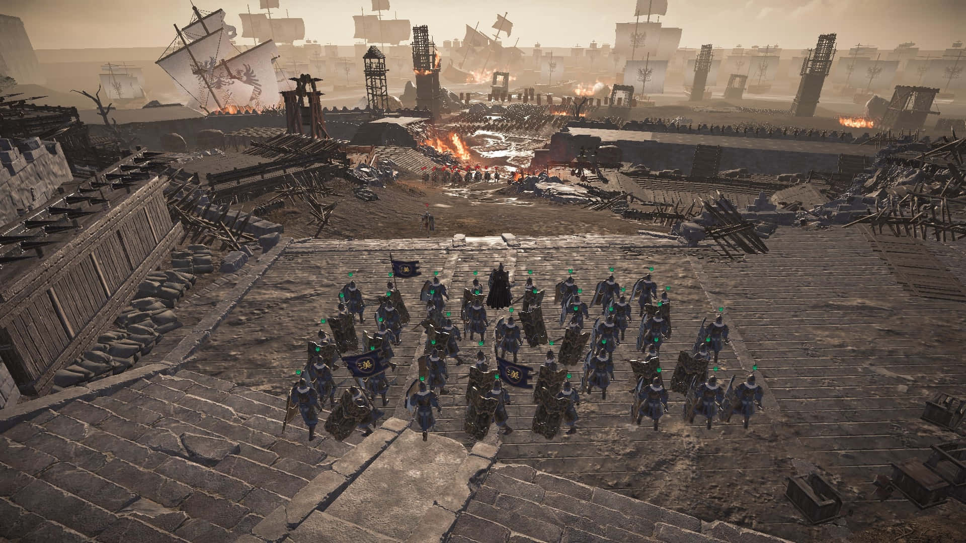 Blood Of Steel 桌布 壁紙 — 一隊裝甲士兵穿過石造平台，向著煙霧瀰漫遠方有船隻和攻城塔的燃燒戰場行進。