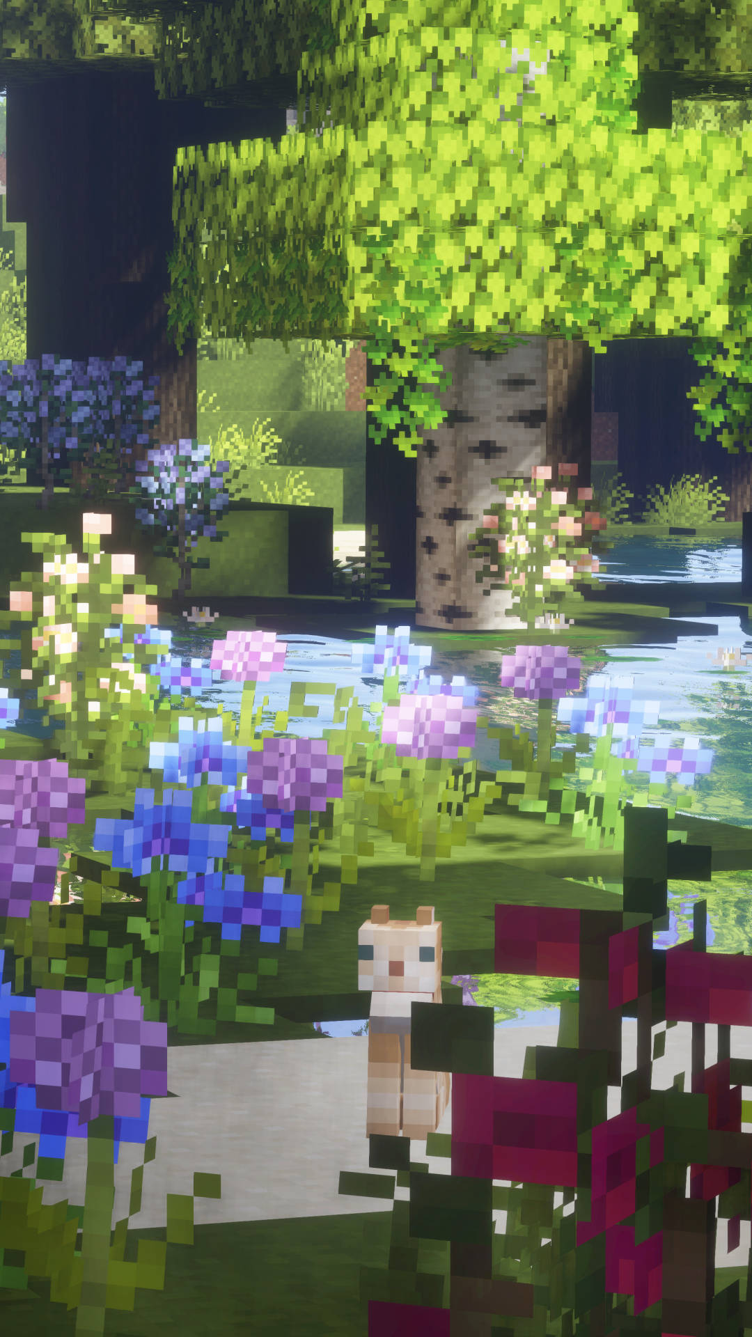 花園 桌布 壁紙 — 一隻像素化的Minecraft貓站在一個充滿活力的花園中，有盛開的花朵和茂密的樹木，在明亮的日光下。