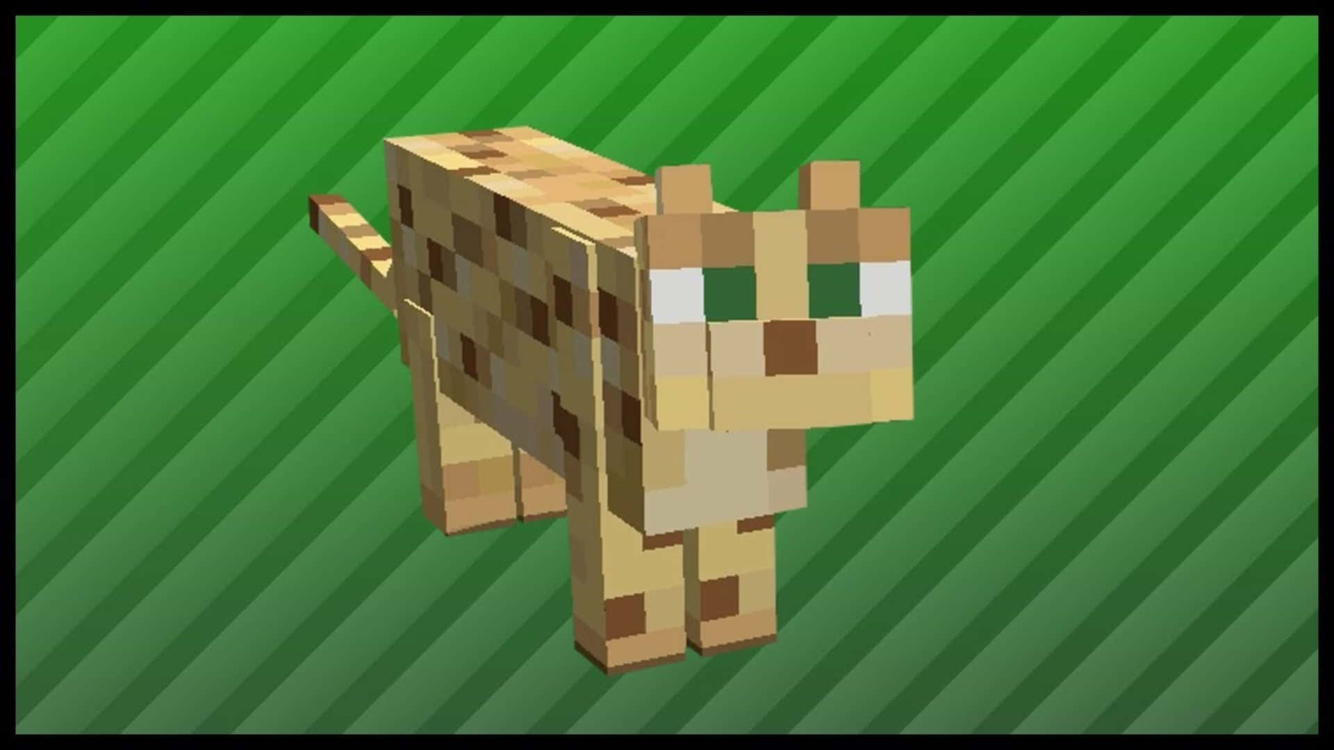 Minecraft Ocelot 桌布 壁紙 — 一隻像素化的Minecraft貓，帶有棕色斑點，站在綠色斜紋背景前。