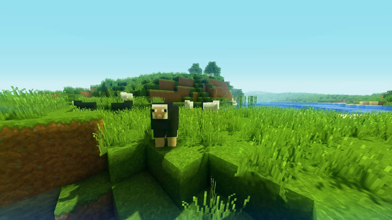 Minecraft Survival 桌布 壁紙 — 一隻像素化的牛站在河邊鮮綠色的草地上，在晴朗的藍天下，處於方塊狀的Minecraft景觀中。