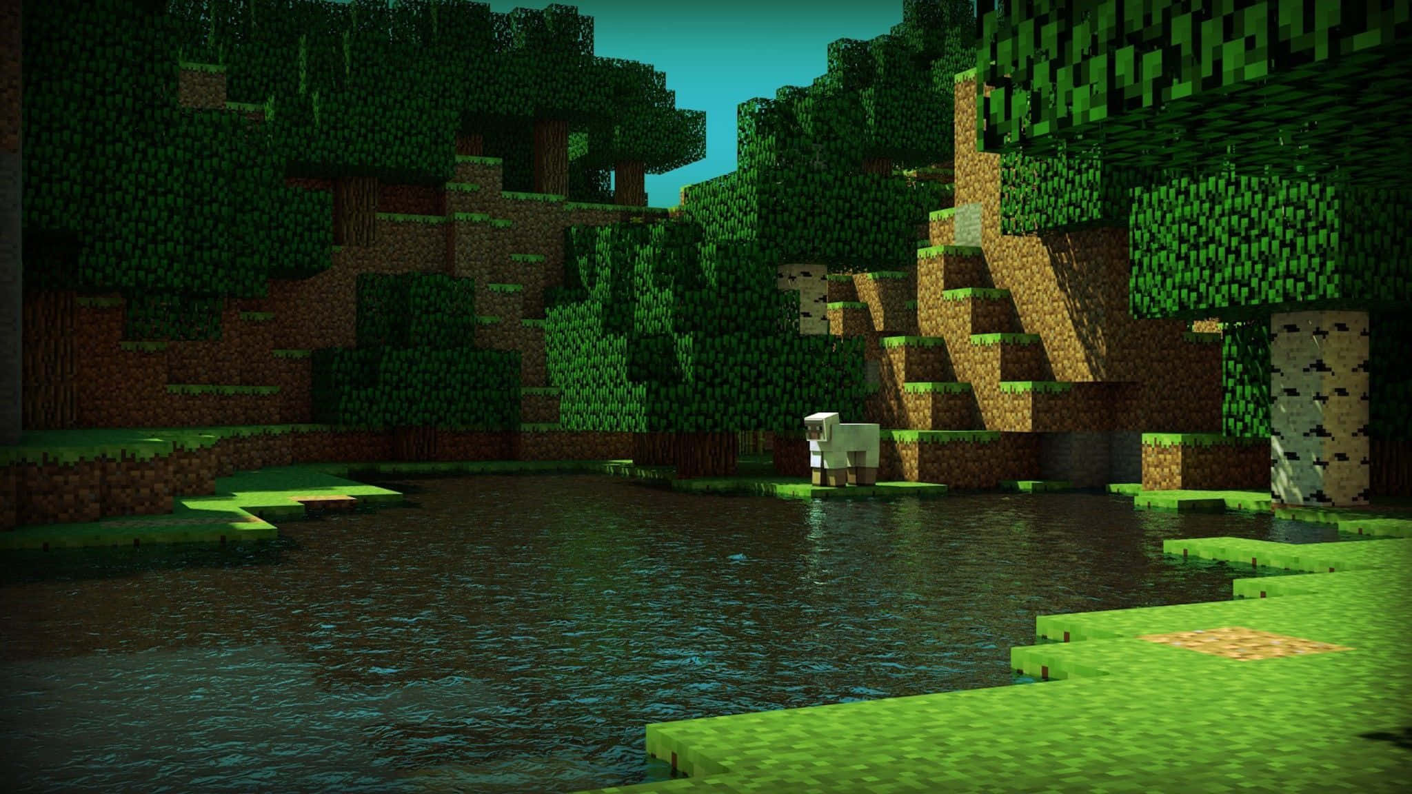Minecraft Map 桌布 壁紙 — 一隻像素化的羊站在平靜的河流中，周圍是塊狀的綠色樹木和泥土地形，天空是青綠色。
