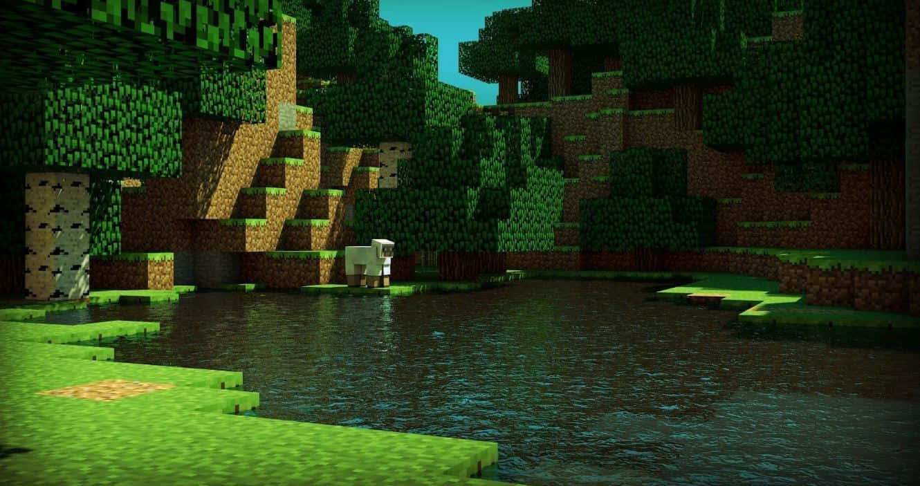 Minecraft Pets 桌布 壁紙 — 一隻像素化的羊站在平靜的河流中，周圍是方塊狀的綠色樹木和棕色土地，上方是清澈的藍天。