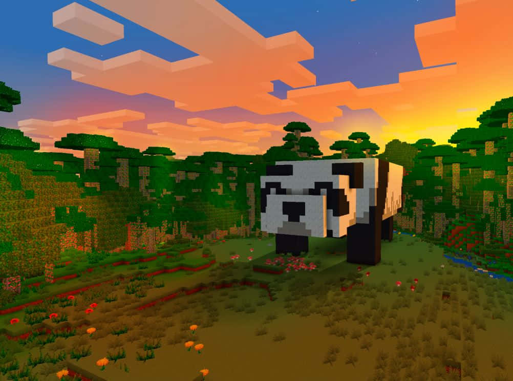 Minecraft Pixel Art 桌布 壁紙 — 一隻像素熊貓站在夕陽下嘅方塊森林中，天空呈現鮮豔嘅橙色同藍色。
