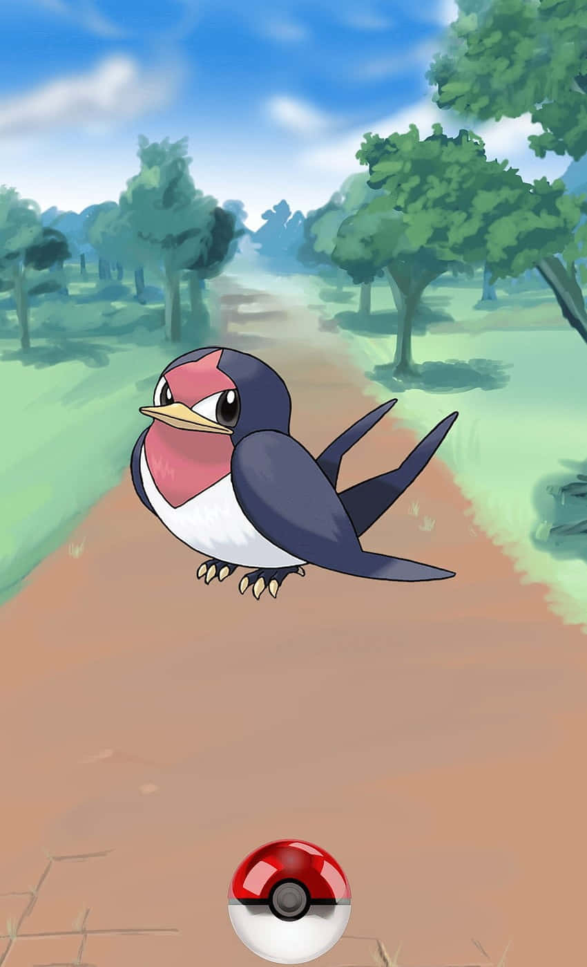 Pokemon 桌布 壁紙 — 一隻卡通燕子寶可夢站在綠色森林中的泥土小徑上，藍天白雲，底部有一個精靈球。