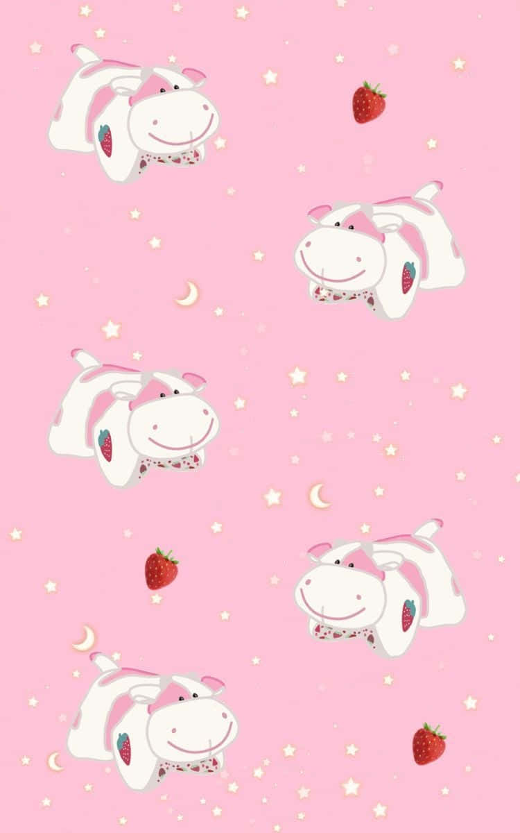 一隻可愛的kawaii牛來為你帶來歡樂與喜悅！ 壁紙 — 可愛的卡通牛帶有草莓點綴，在柔和的粉紅色背景上漂浮在星星和彎月之間。