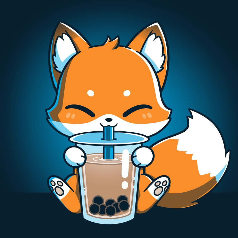 Kawaii Fox 桌布 壁紙 — 一隻可愛的卡通狐狸在深藍色背景上滿足地微笑著喝珍珠奶茶。