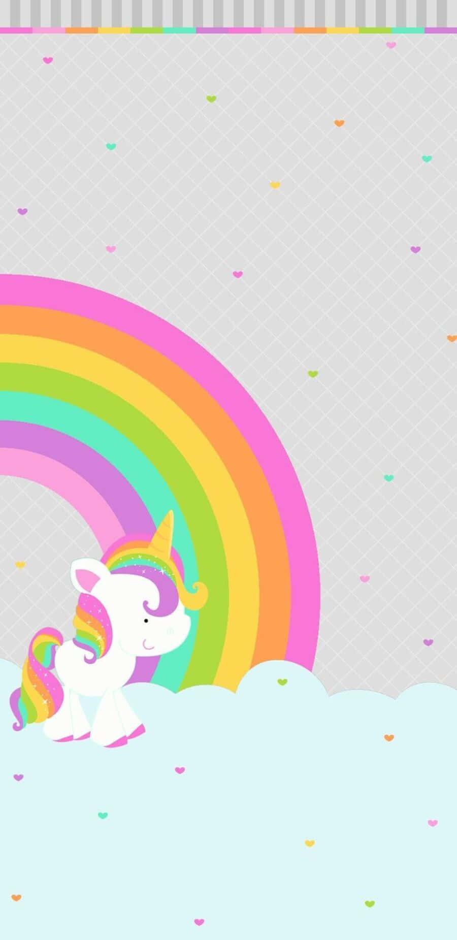 Kawaii Rainbow 桌布 壁紙 — 一隻可愛的卡通獨角獸，擁有彩虹鬃毛，站在雲朵上，下方是鮮豔的彩虹，背景是帶有浮動心形的圖案灰色天空。