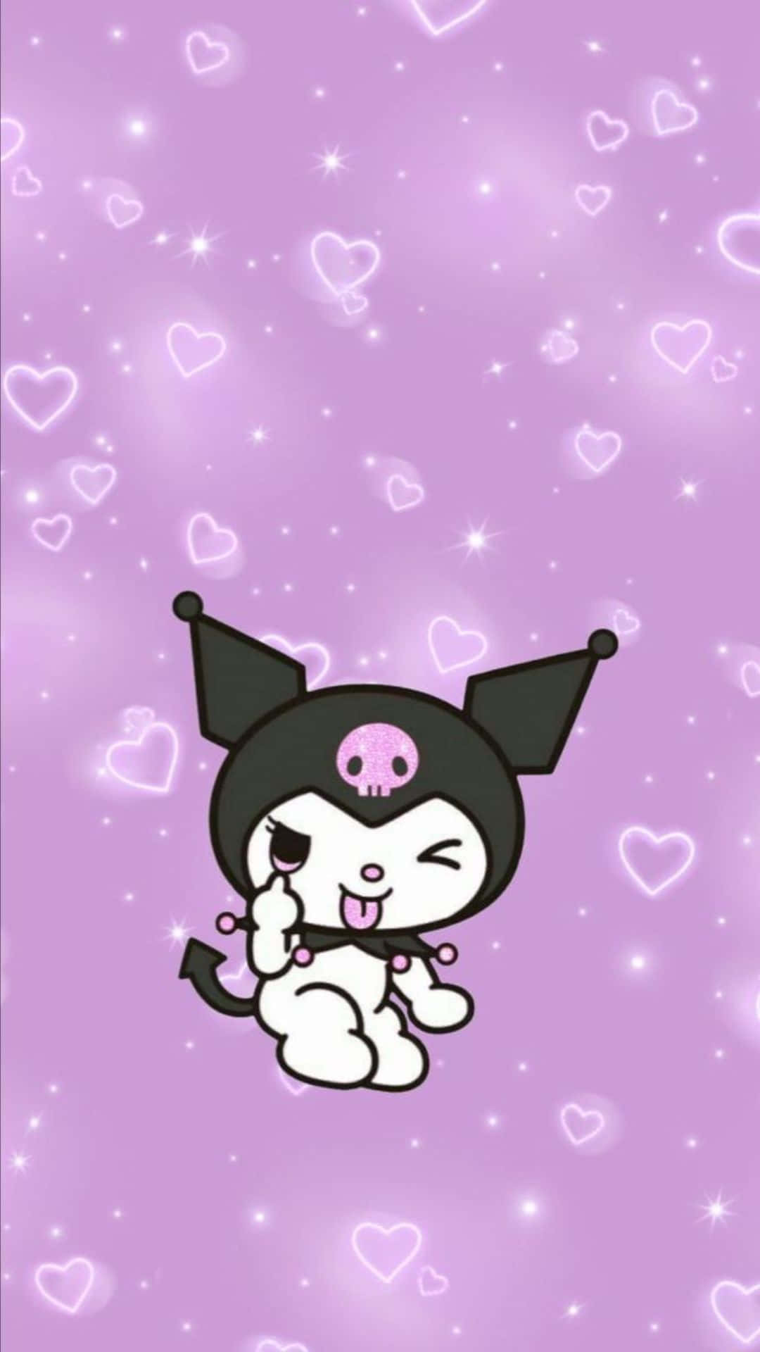 Kuromi Pattern 桌布 壁紙 — 一隻可愛的卡通貓咪，長著黑色耳朵，戴著粉紅色骷髏帽，在佈滿閃爍心形的閃亮紫色背景上俏皮地眨眼。